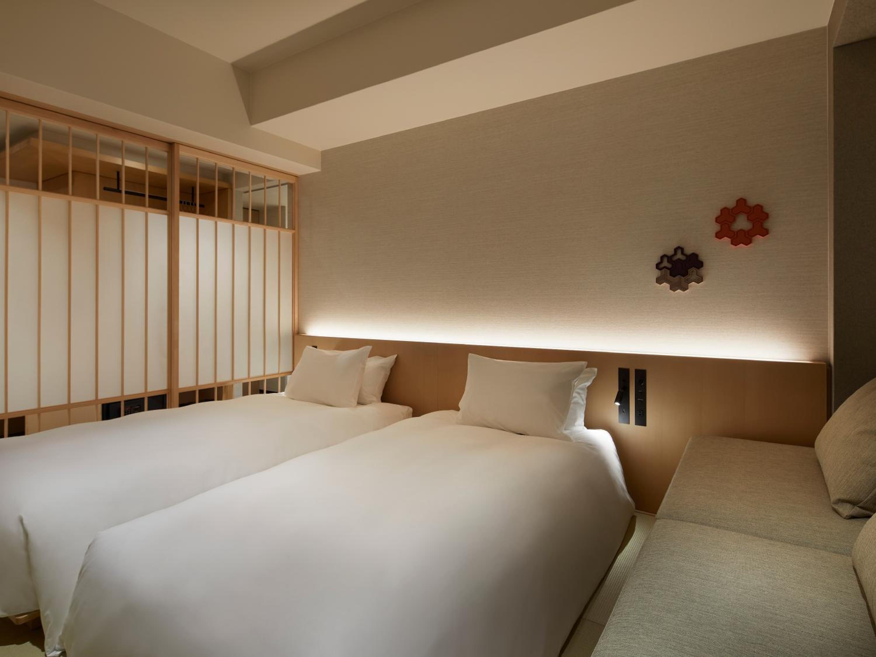 Corner Twin Room - Photo 2