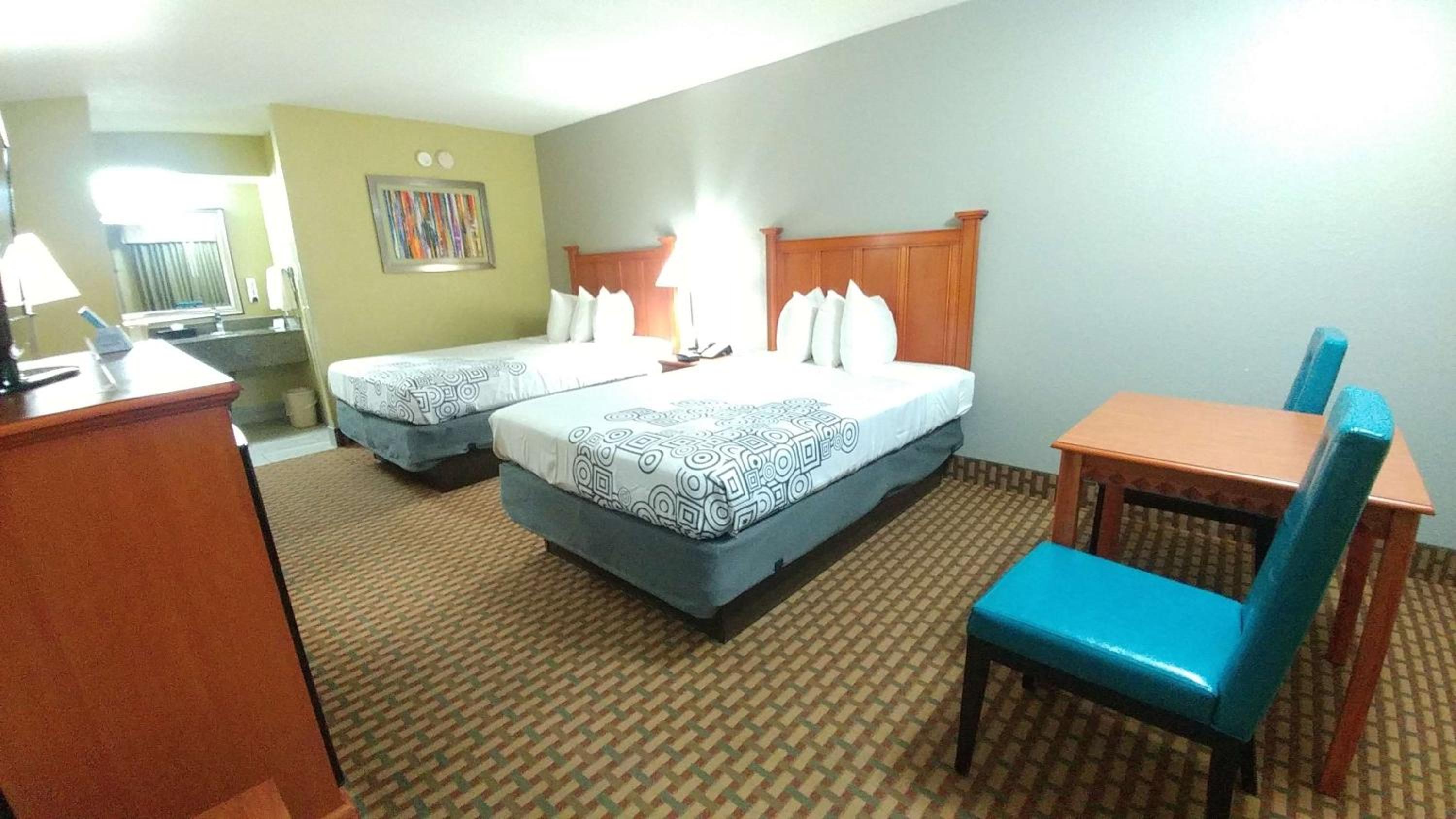 Double Room with Two Double Beds - Smoking - Photo 1
