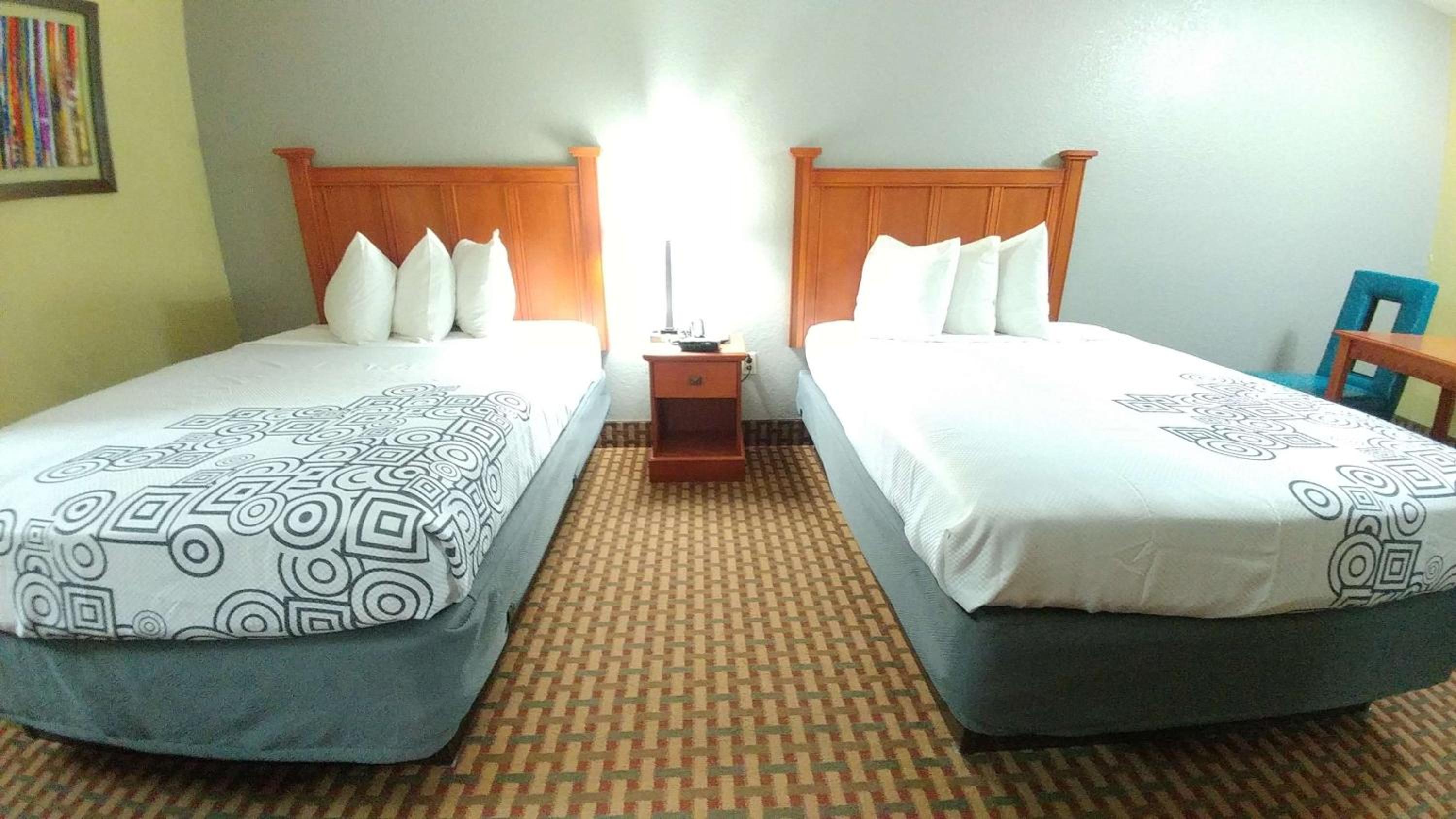 Double Room with Two Double Beds - Smoking - Photo 4