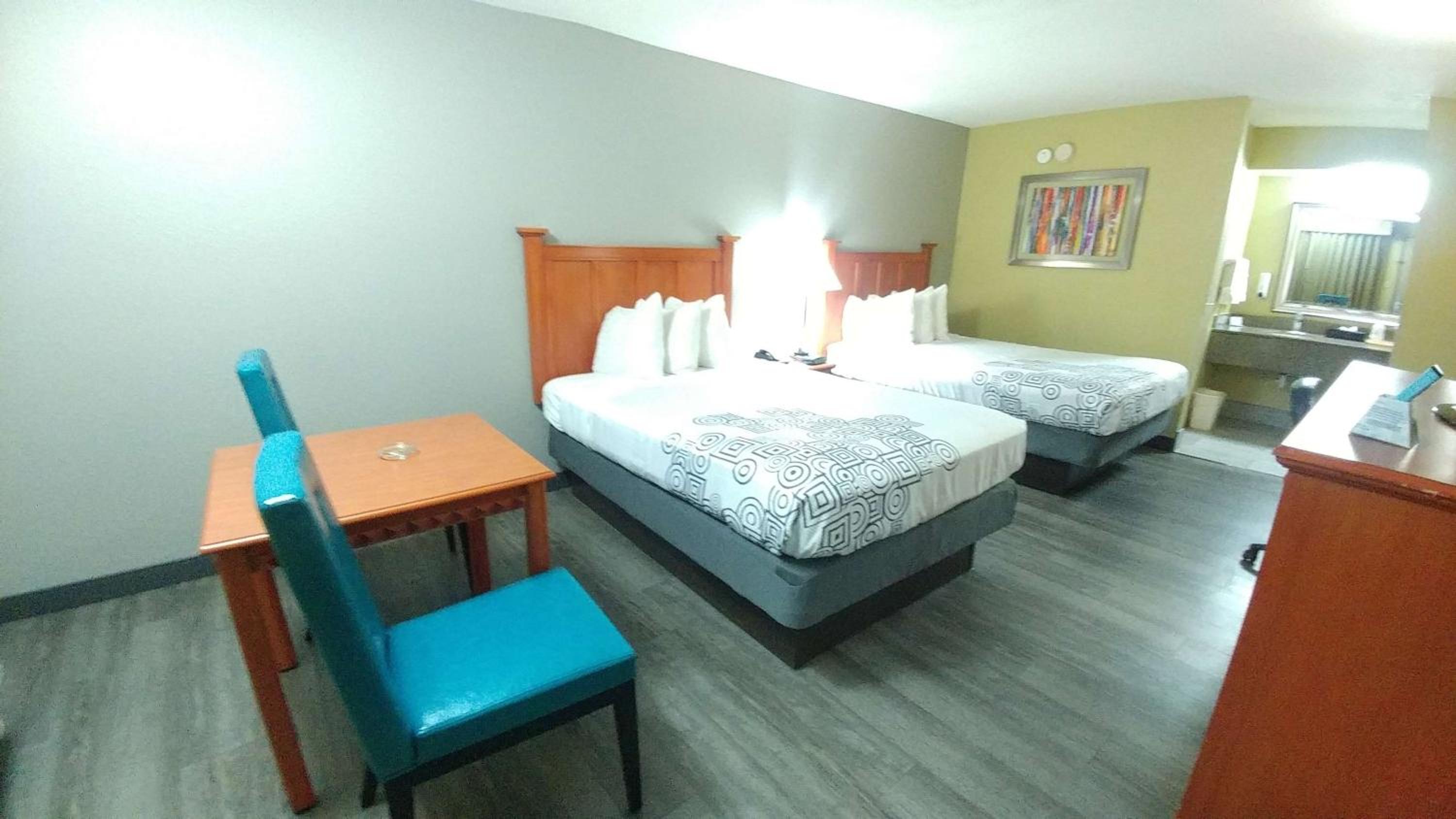 Double Room with Two Double Beds - Pet Friendly/Smoking - Photo 1