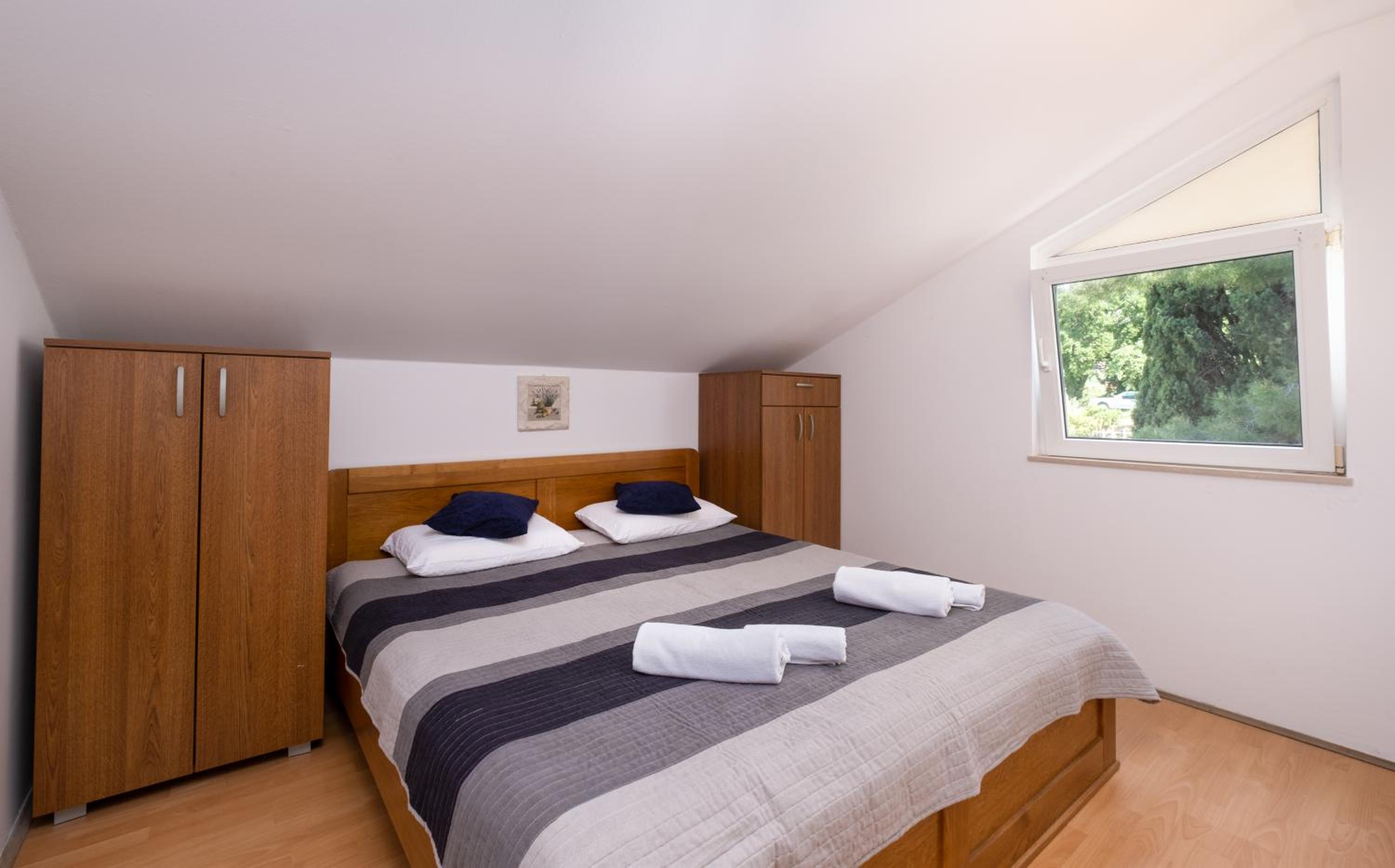 Comfort One-Bedroom Apartment with Terrace and Sea View photo 1