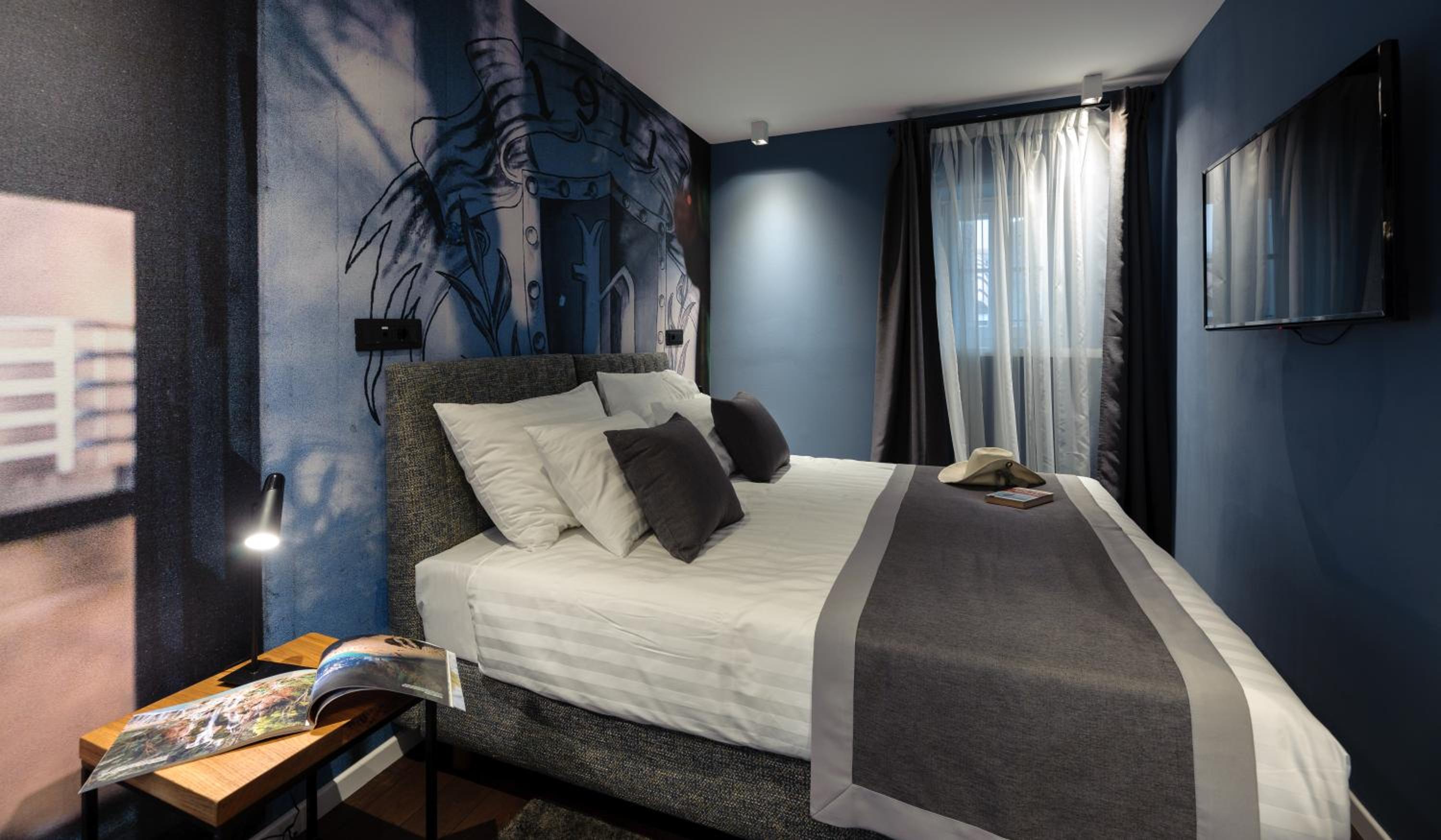Standard Queen Room