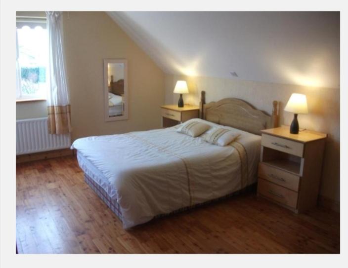 Five-Bedroom House photo 1