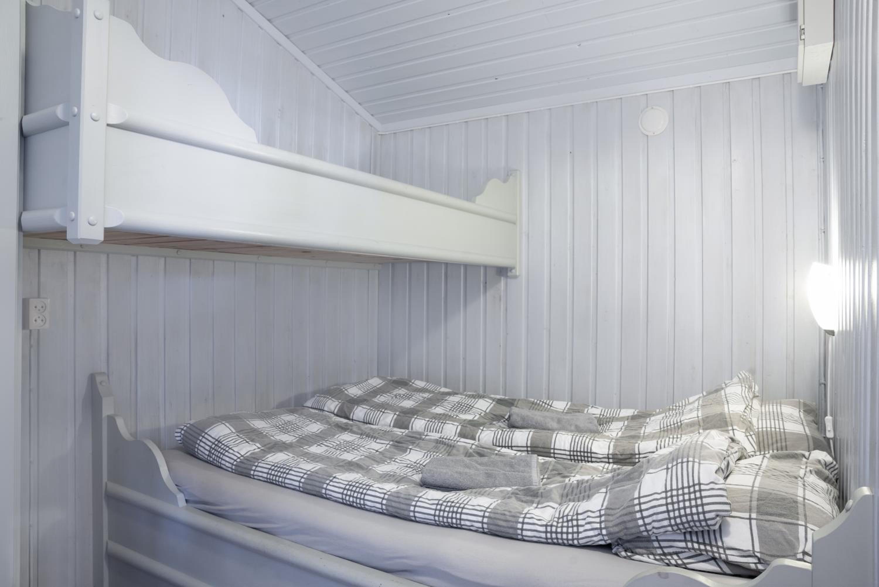 One-Bedroom House - Photo 7