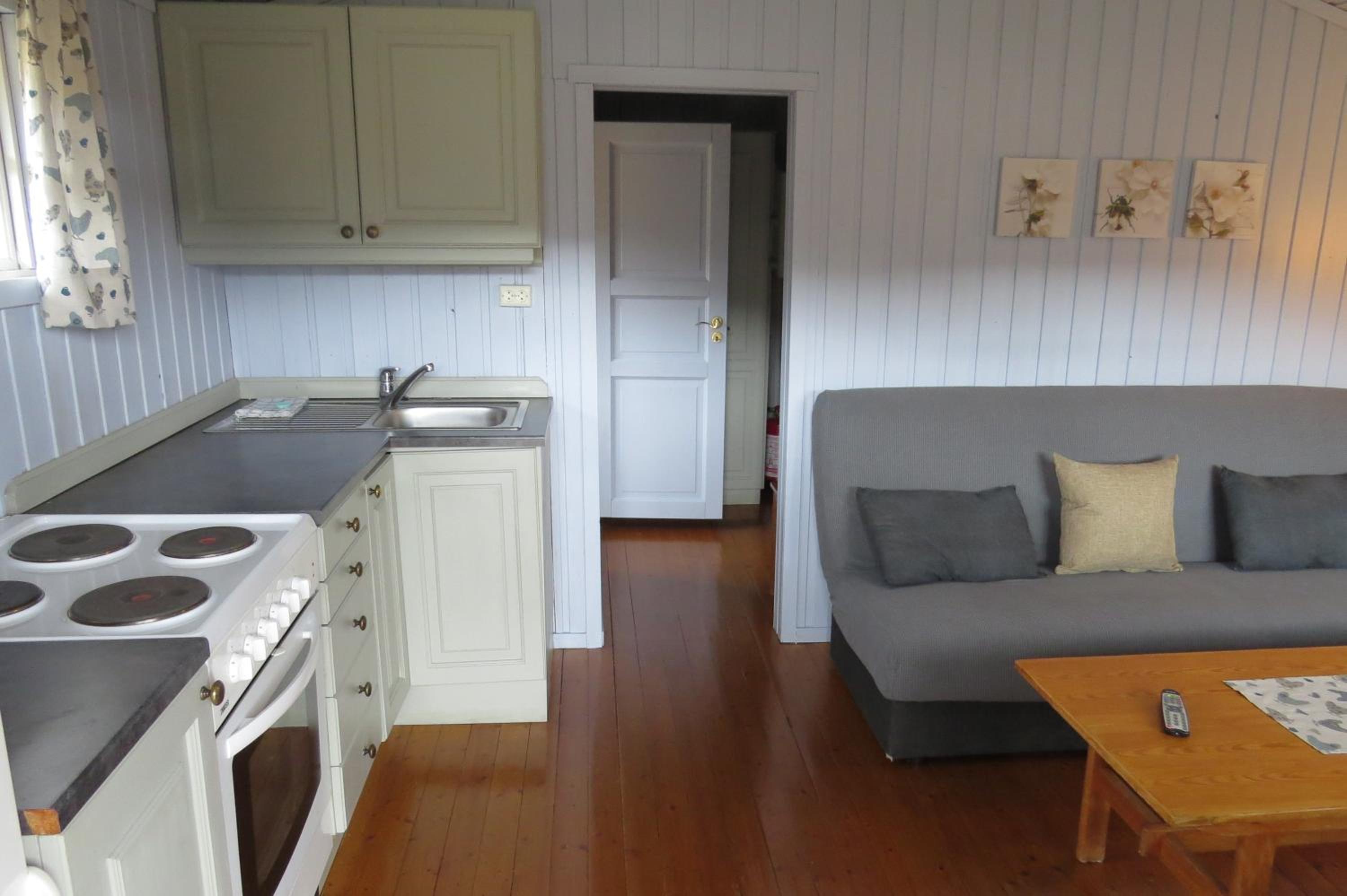 One-Bedroom House - Photo 6