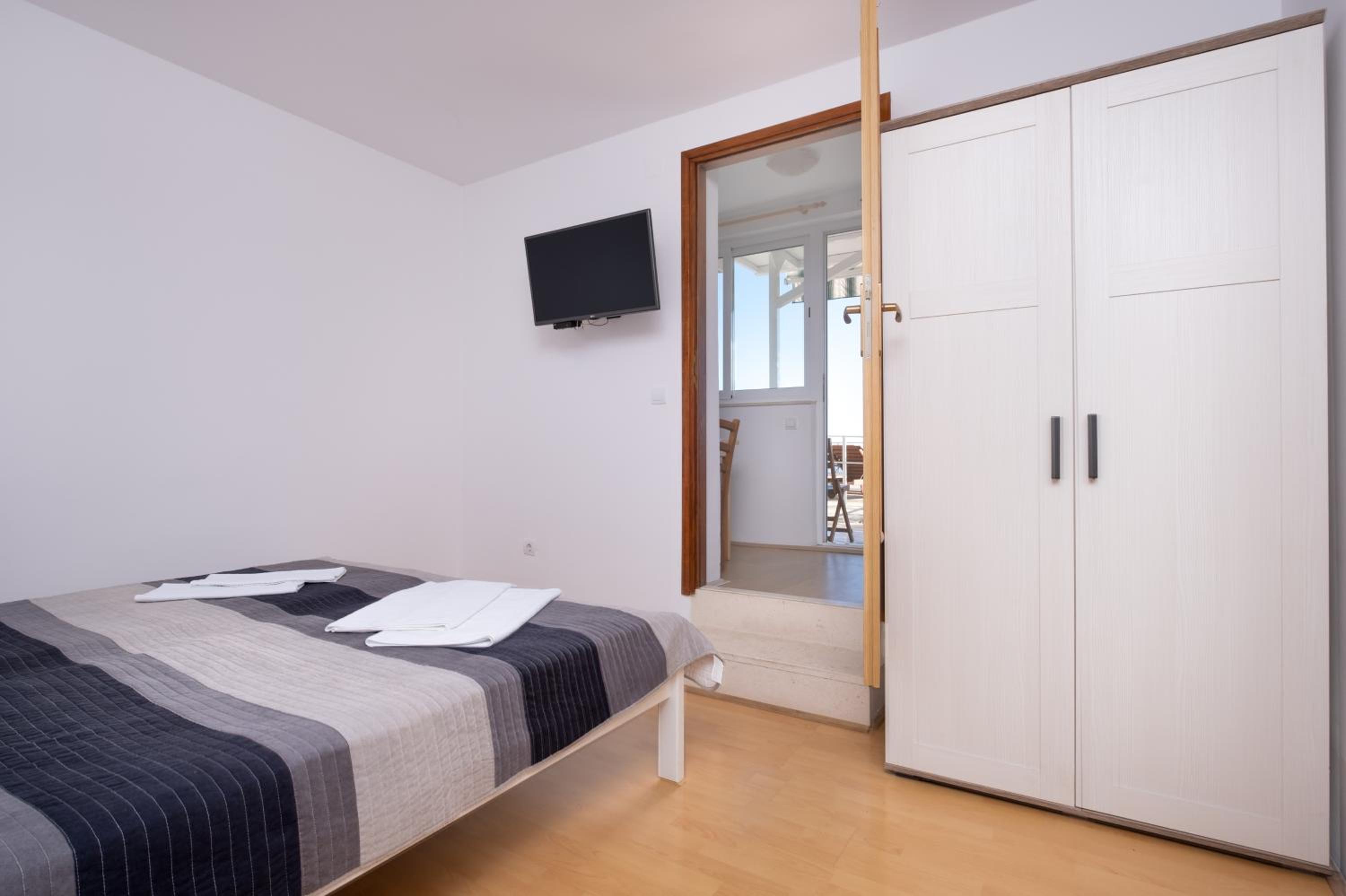 One-Bedroom Apartment with Balcony and Sea View photo 1