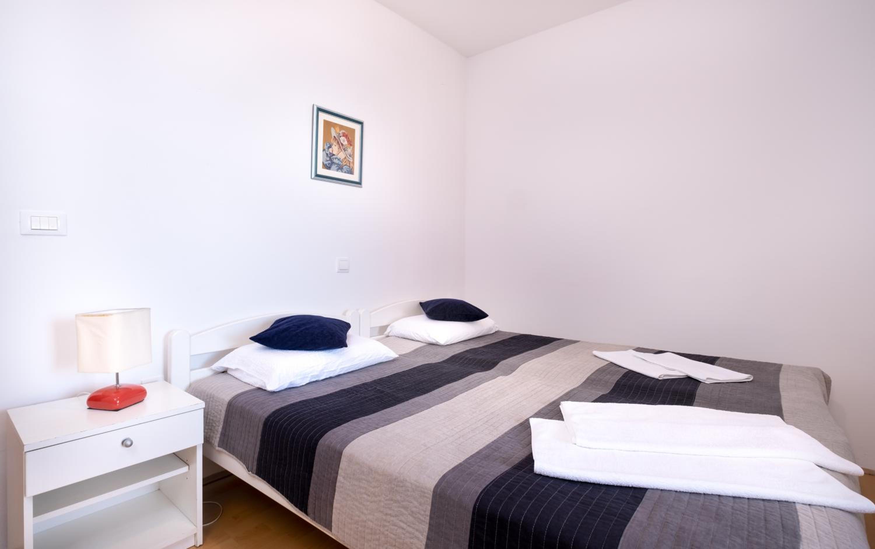 One-Bedroom Apartment with Balcony and Sea View photo 2