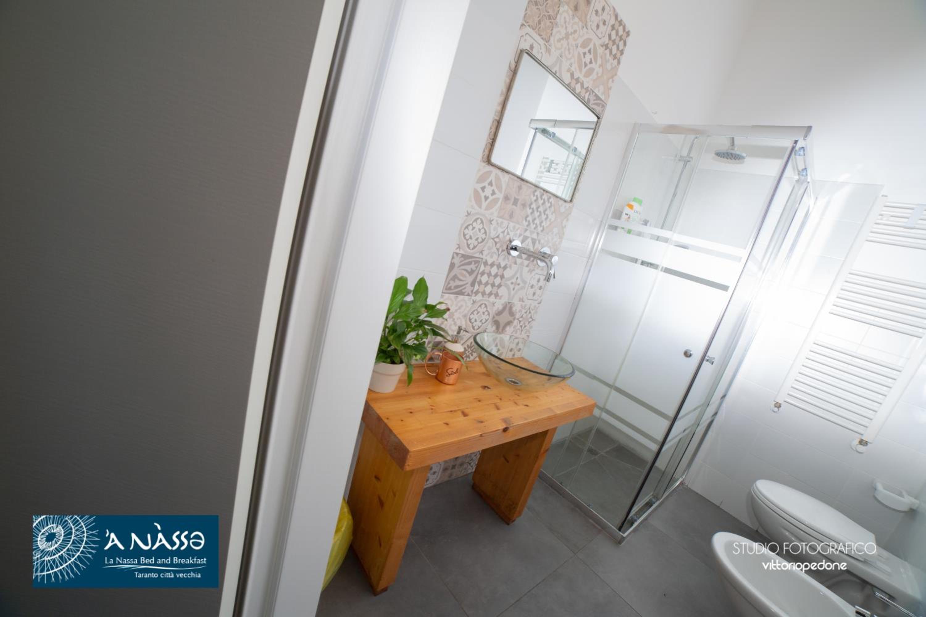 Double or Twin Room with Sea View - Photo 11