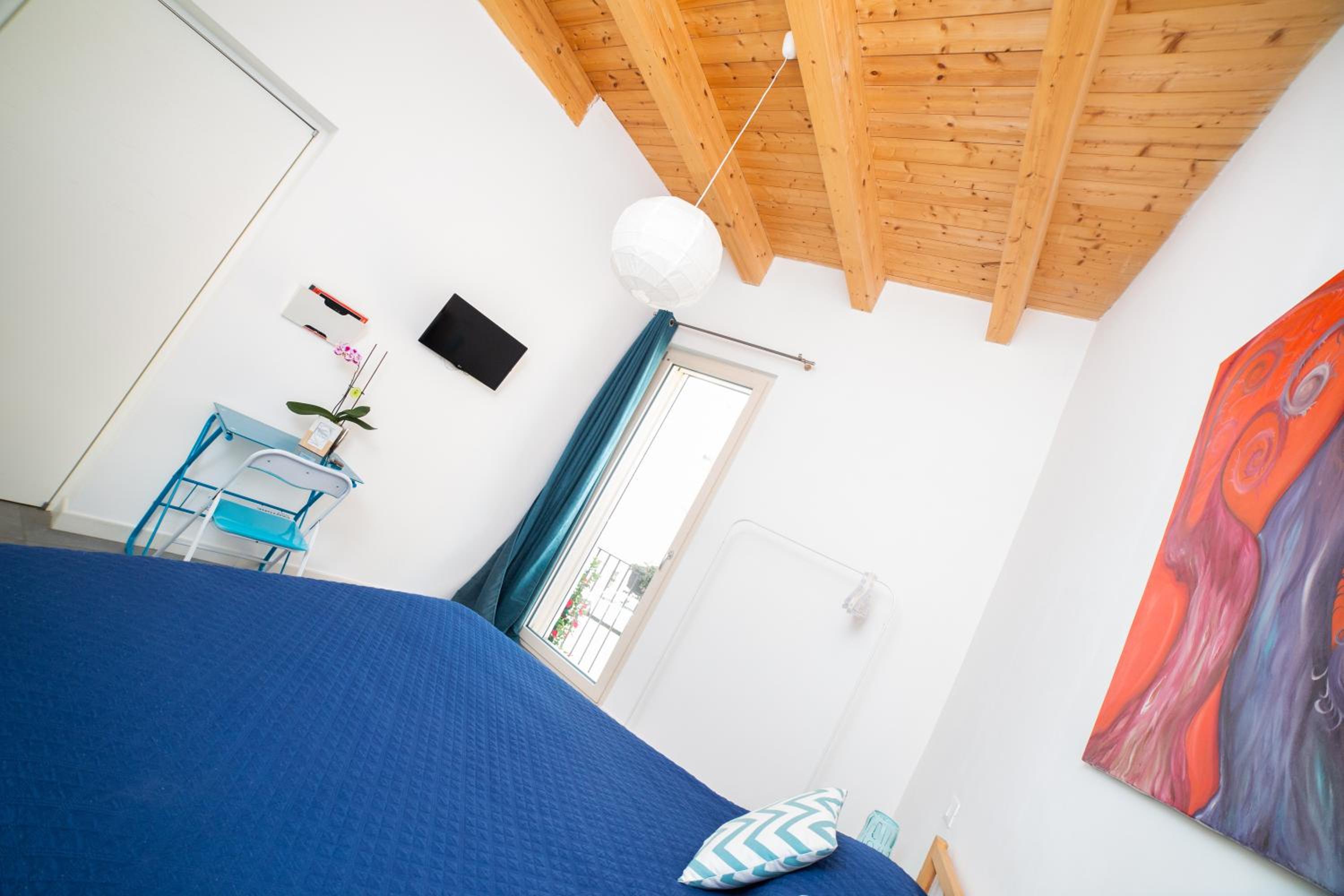 Double Room with Balcony and Sea View - Photo 3