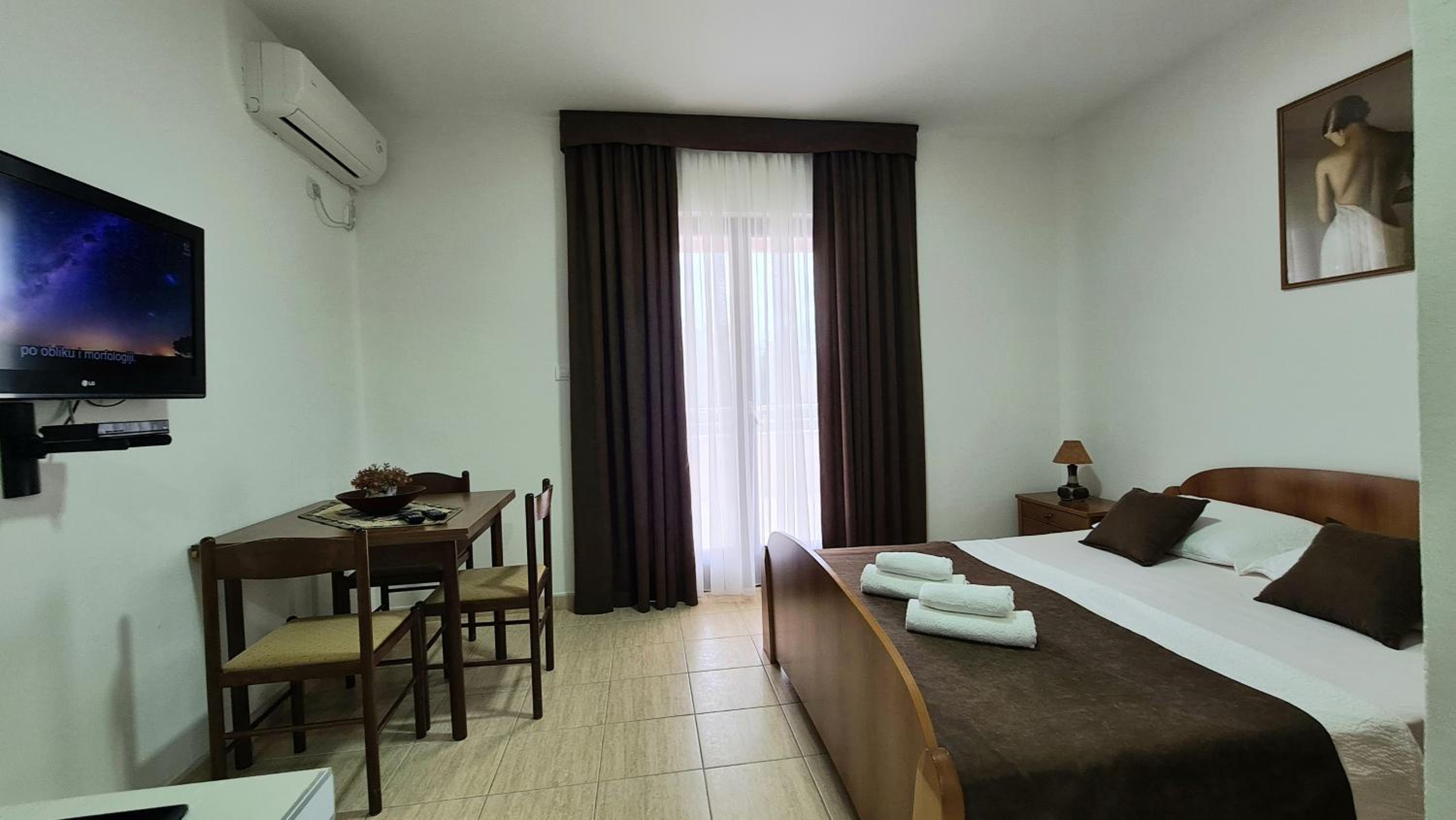 Studio (3 Adults)