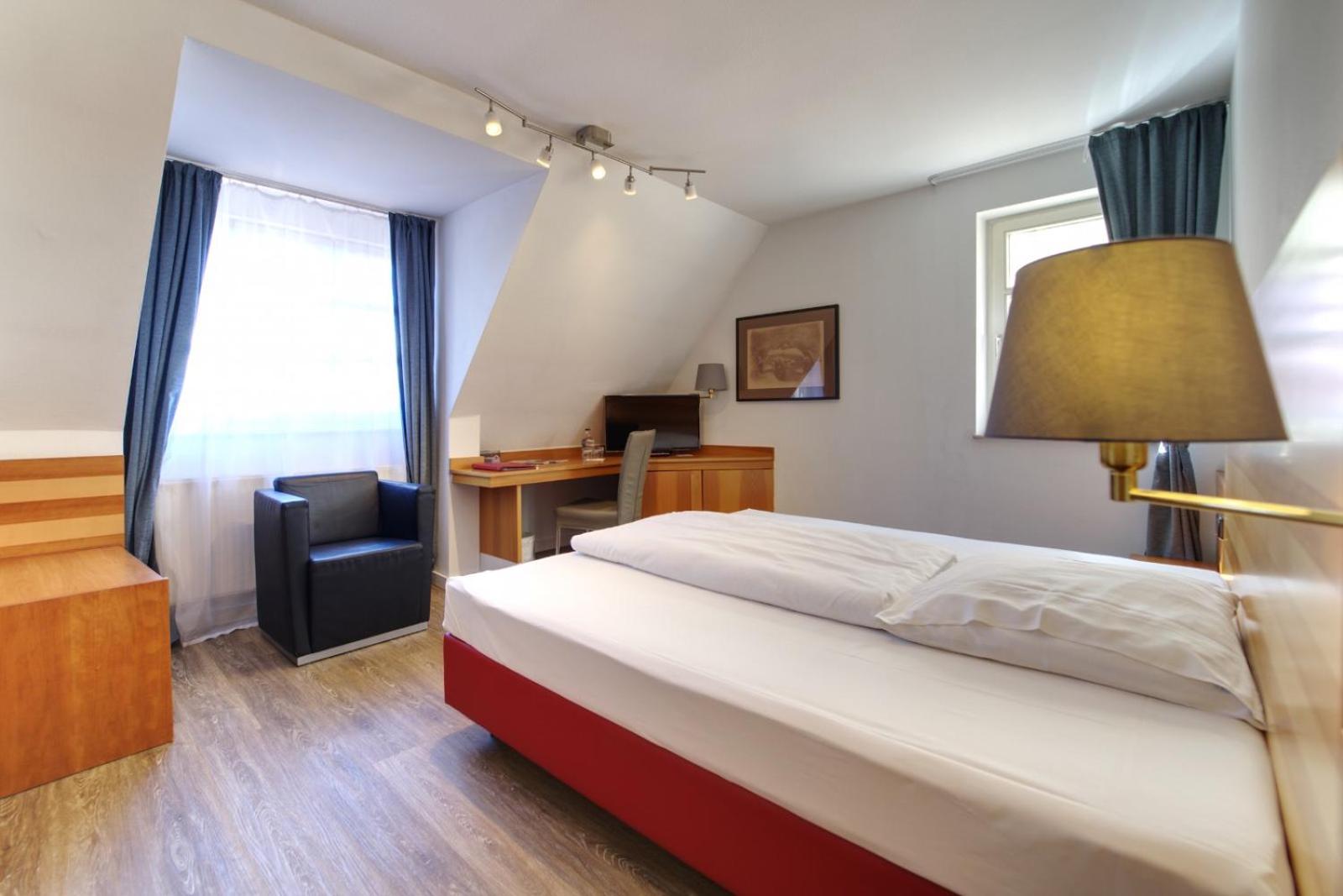 Double Room - Photo 7