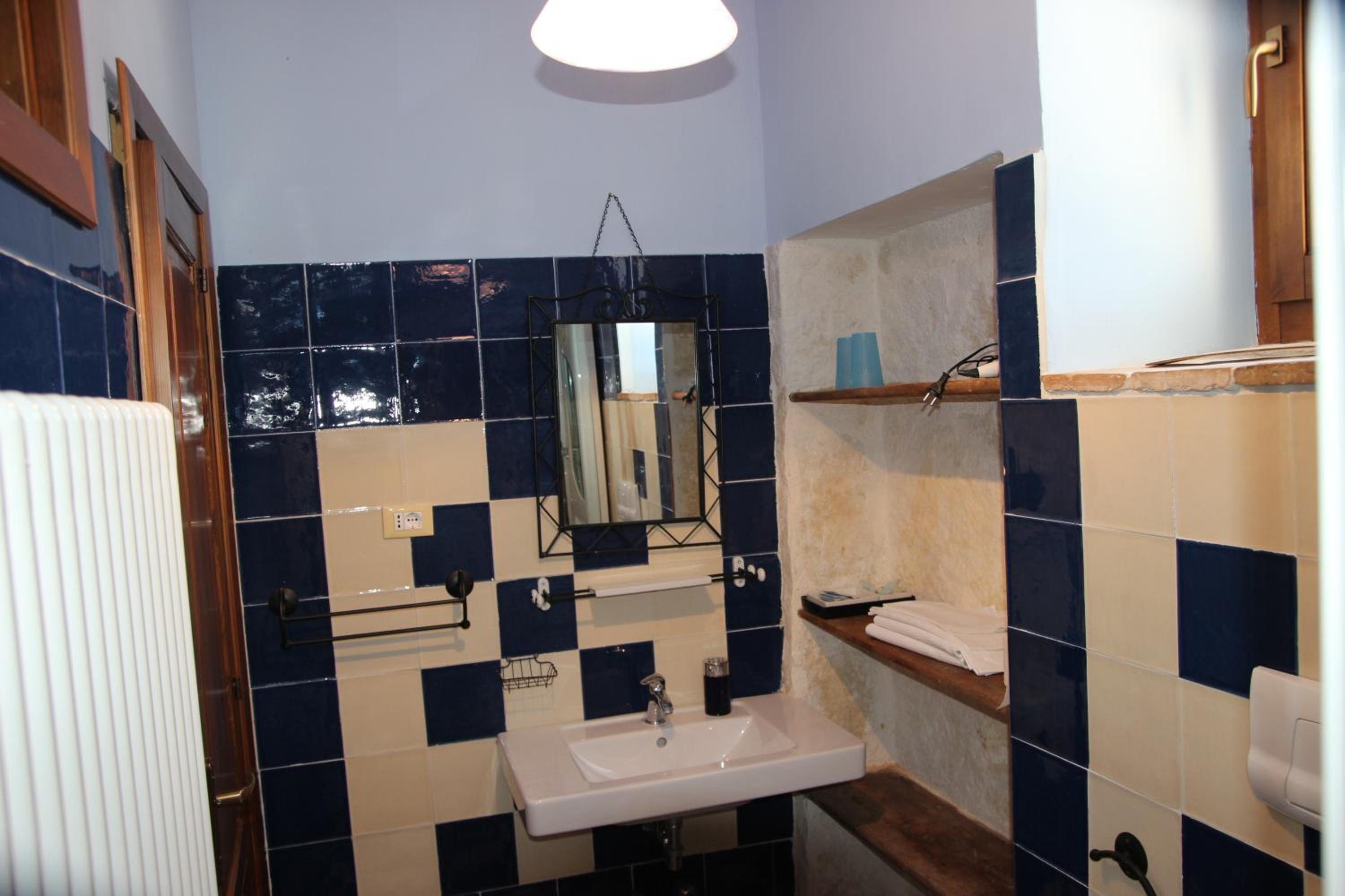 One-Bedroom Apartment - Photo 6