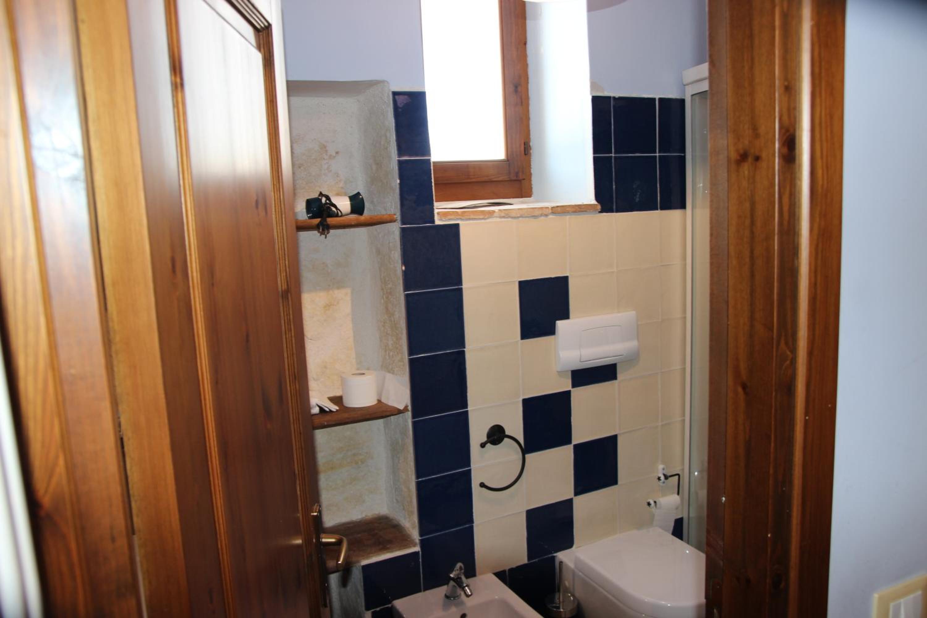 One-Bedroom Apartment - Photo 7