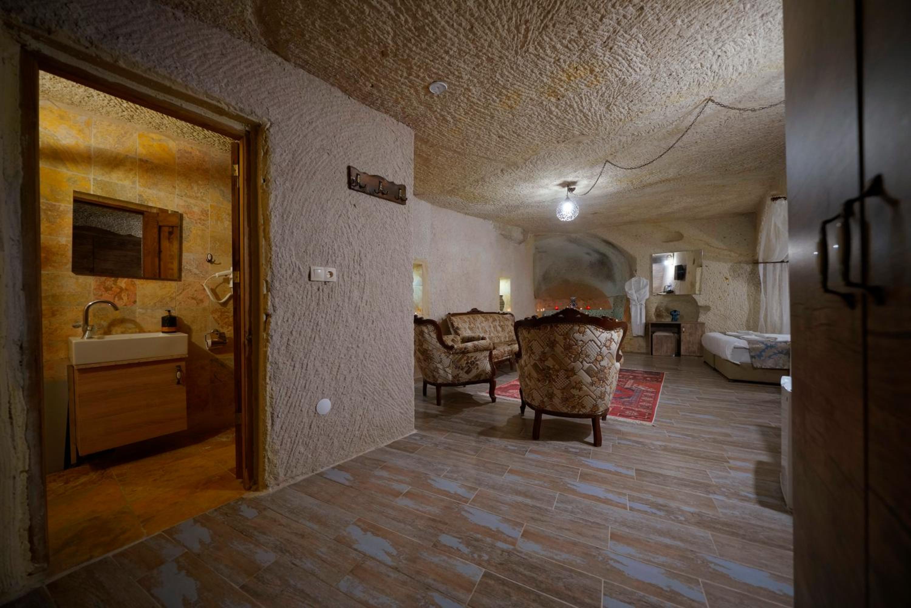Superior Double Cave Room - Photo 4