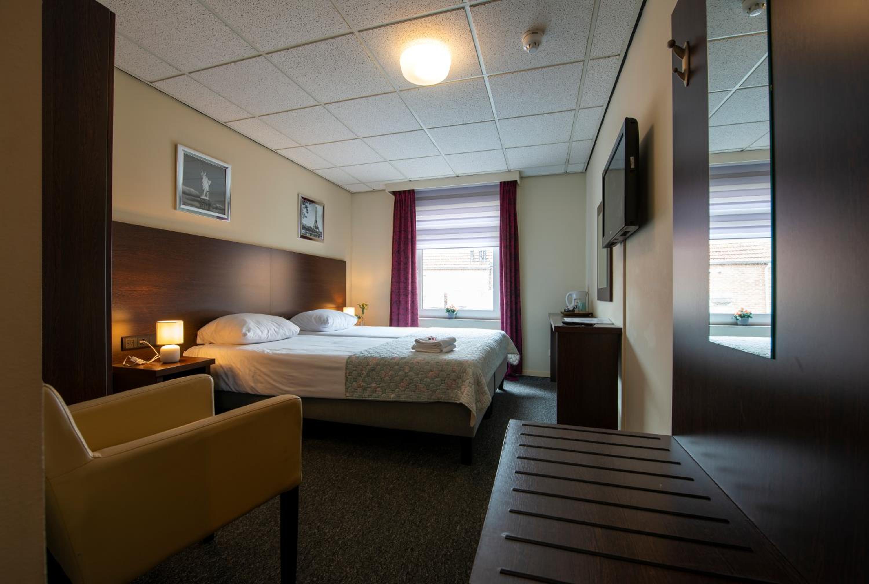 Standard Double Room - Photo 3