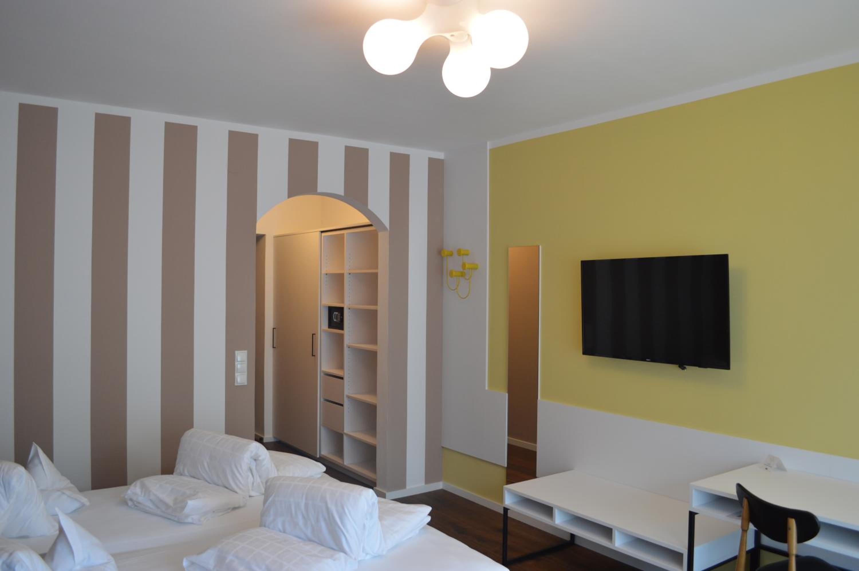 Double Room with Balcony - Photo 2