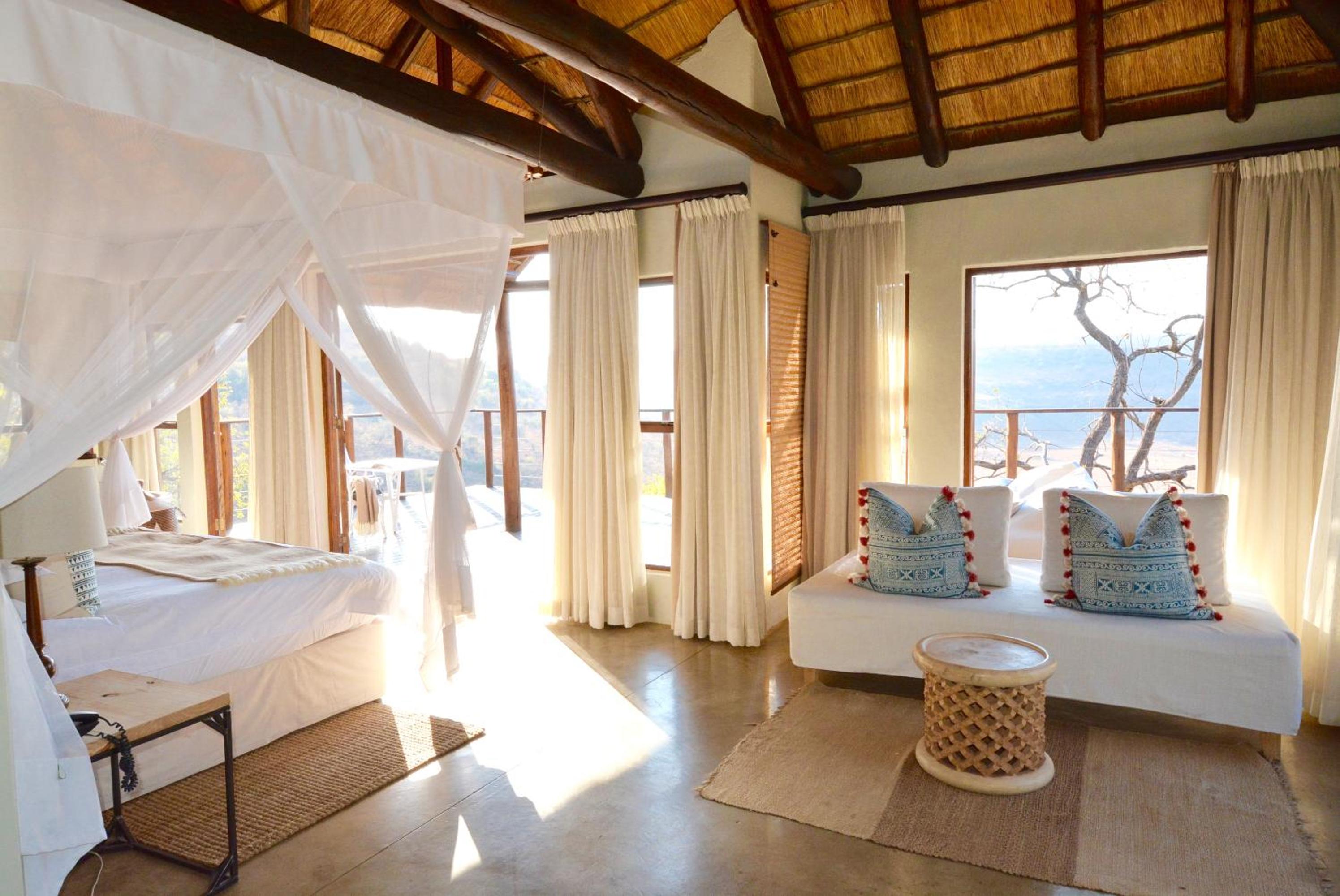 Deluxe Bungalow with River View - Safari Package photo 1