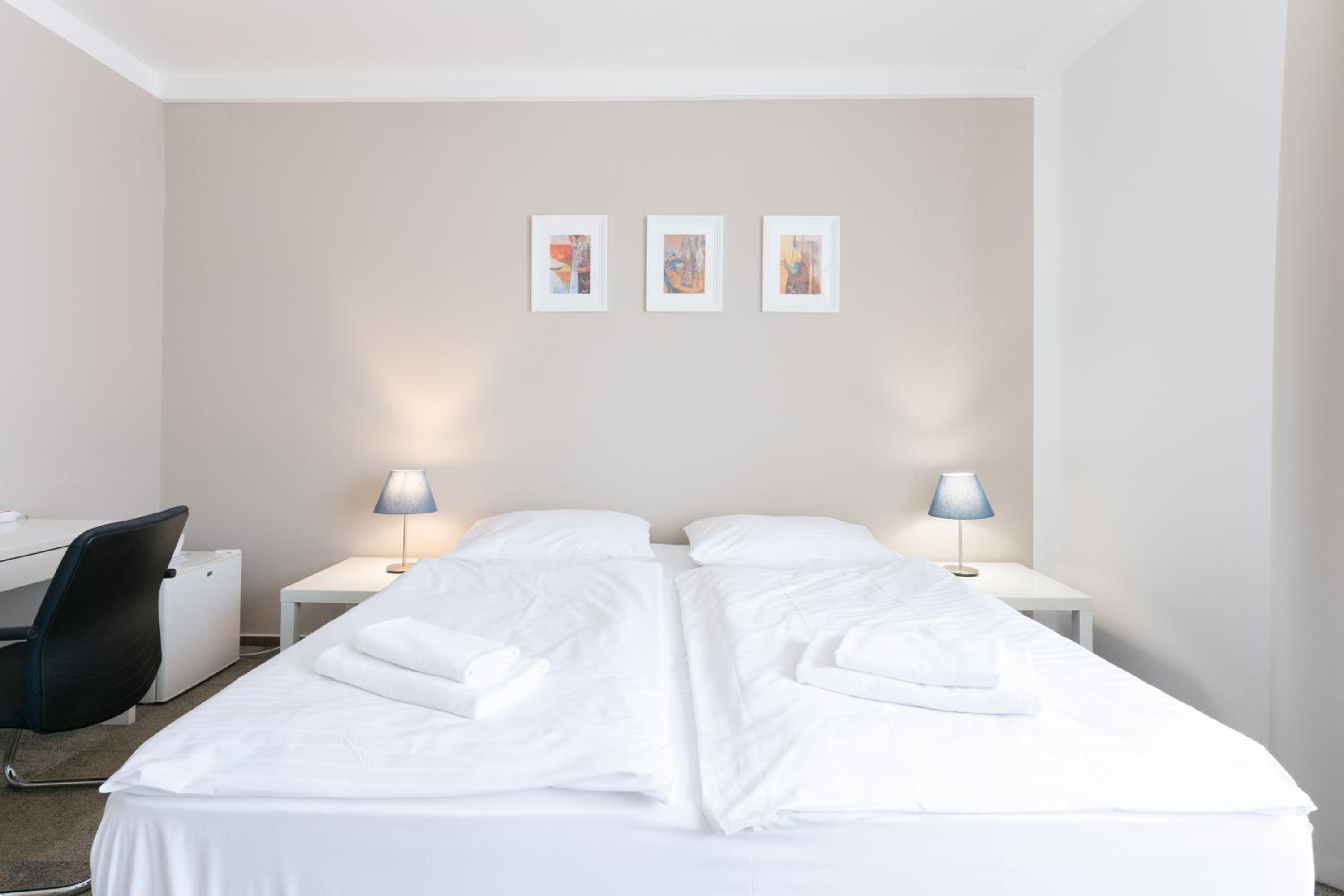 Double Room - Photo 8