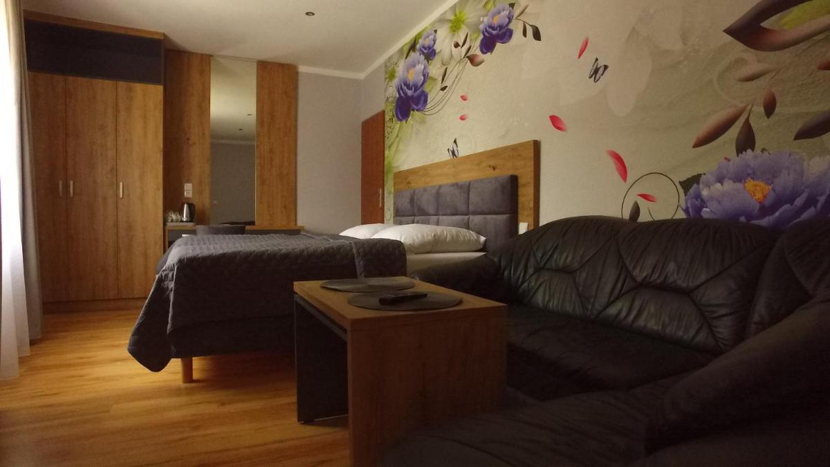 Triple Room with Private Bathroom photo 3