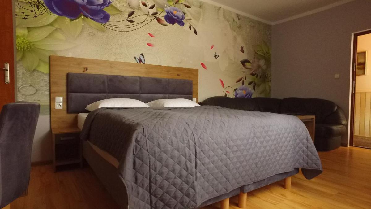 Triple Room with Private Bathroom photo 2