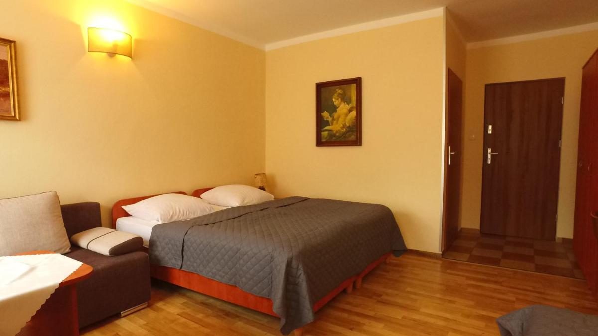 Quadruple Room with Private Bathroom photo 3