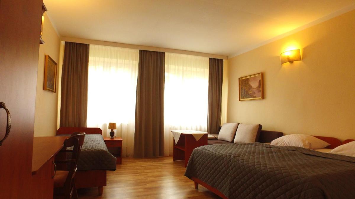 Quadruple Room with Private Bathroom photo 2