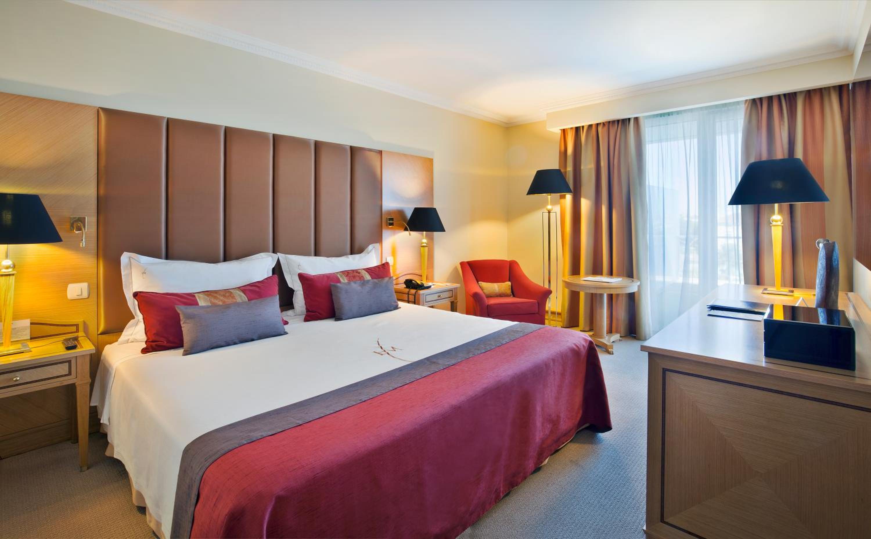 Premium Double or Twin Room - Photo 8