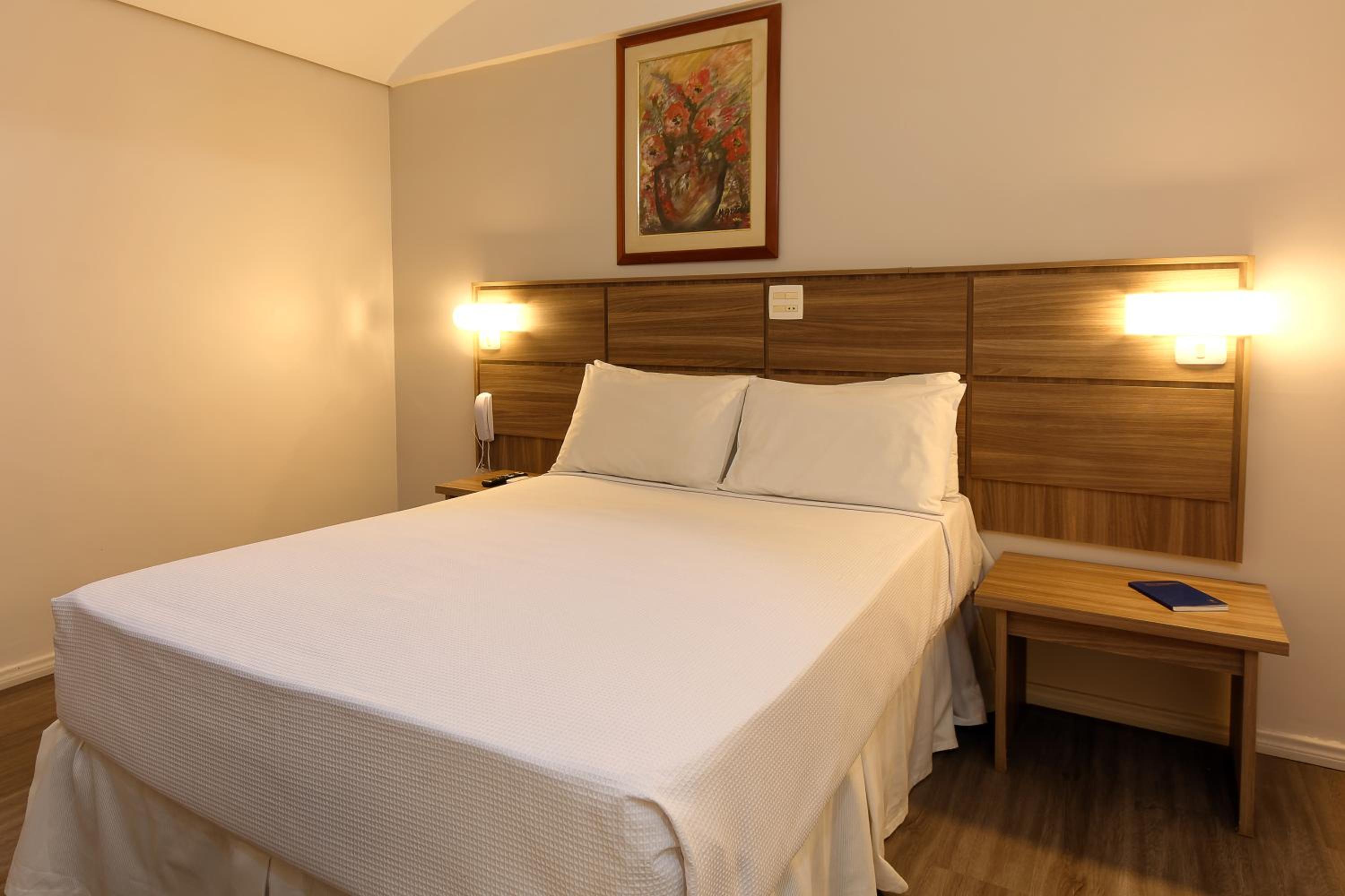 Standard Room with One Double Bed - Photo 1
