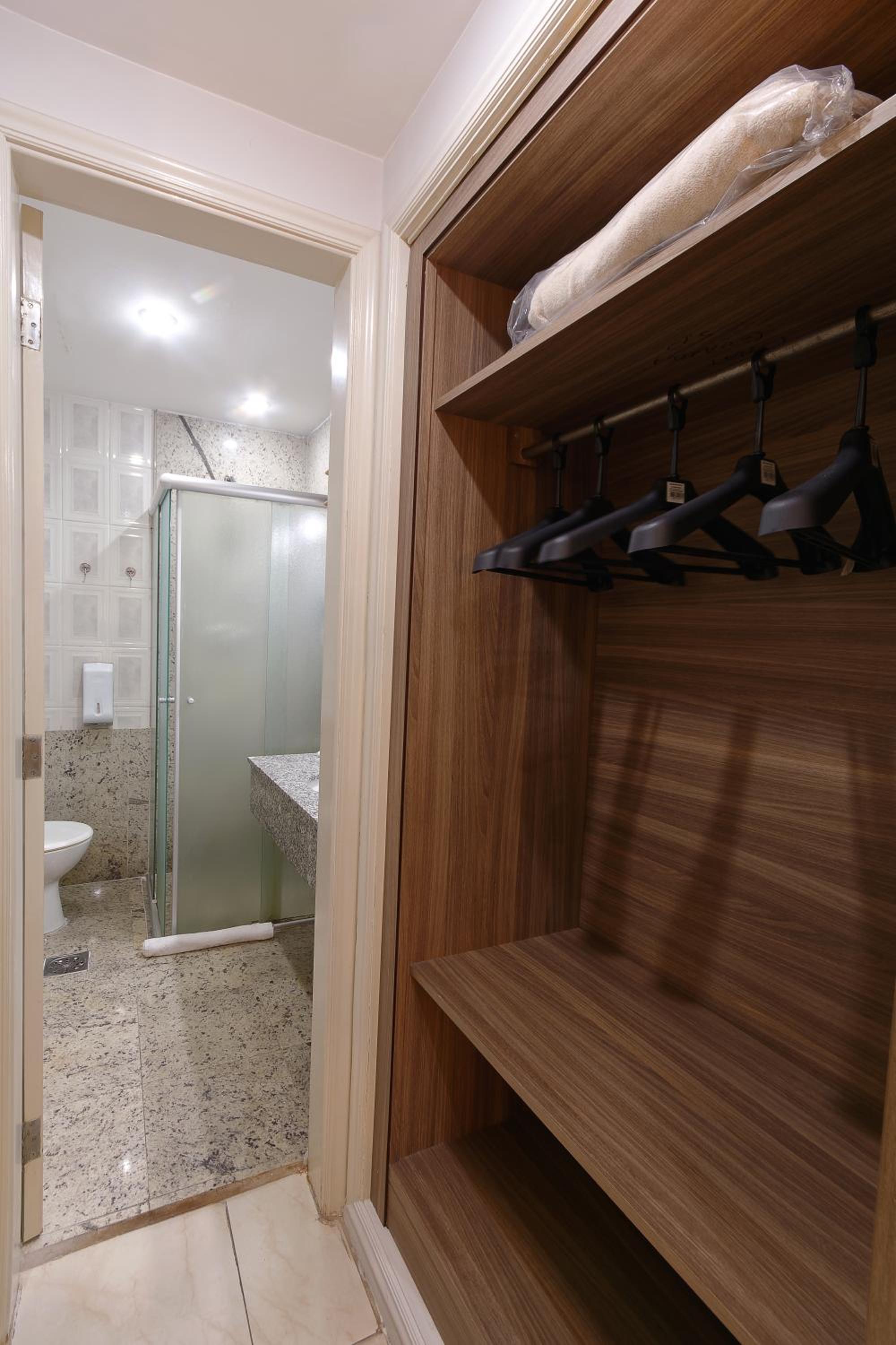 Standard Room with One Double Bed - Photo 12