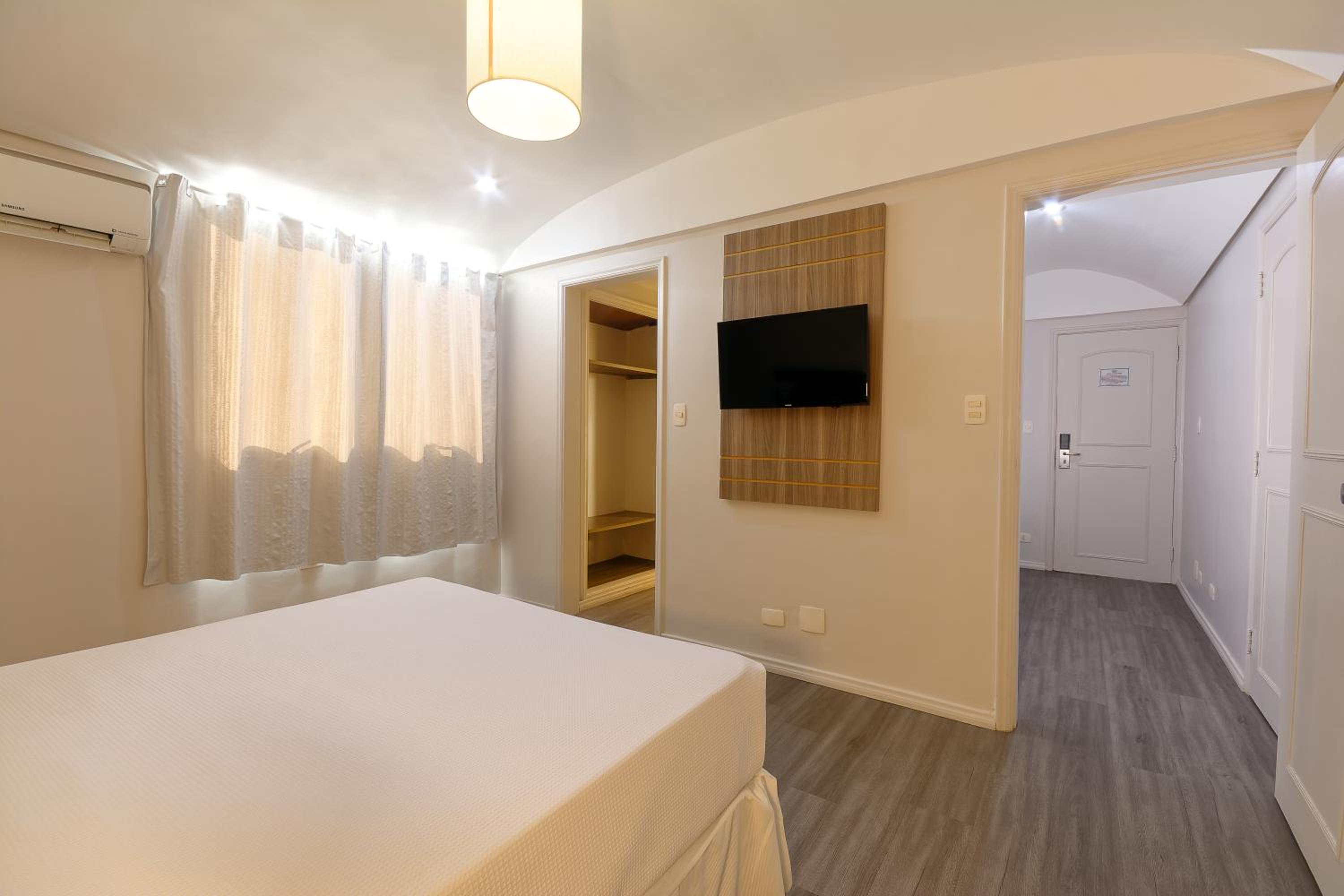Standard Room with One Double Bed - Photo 8