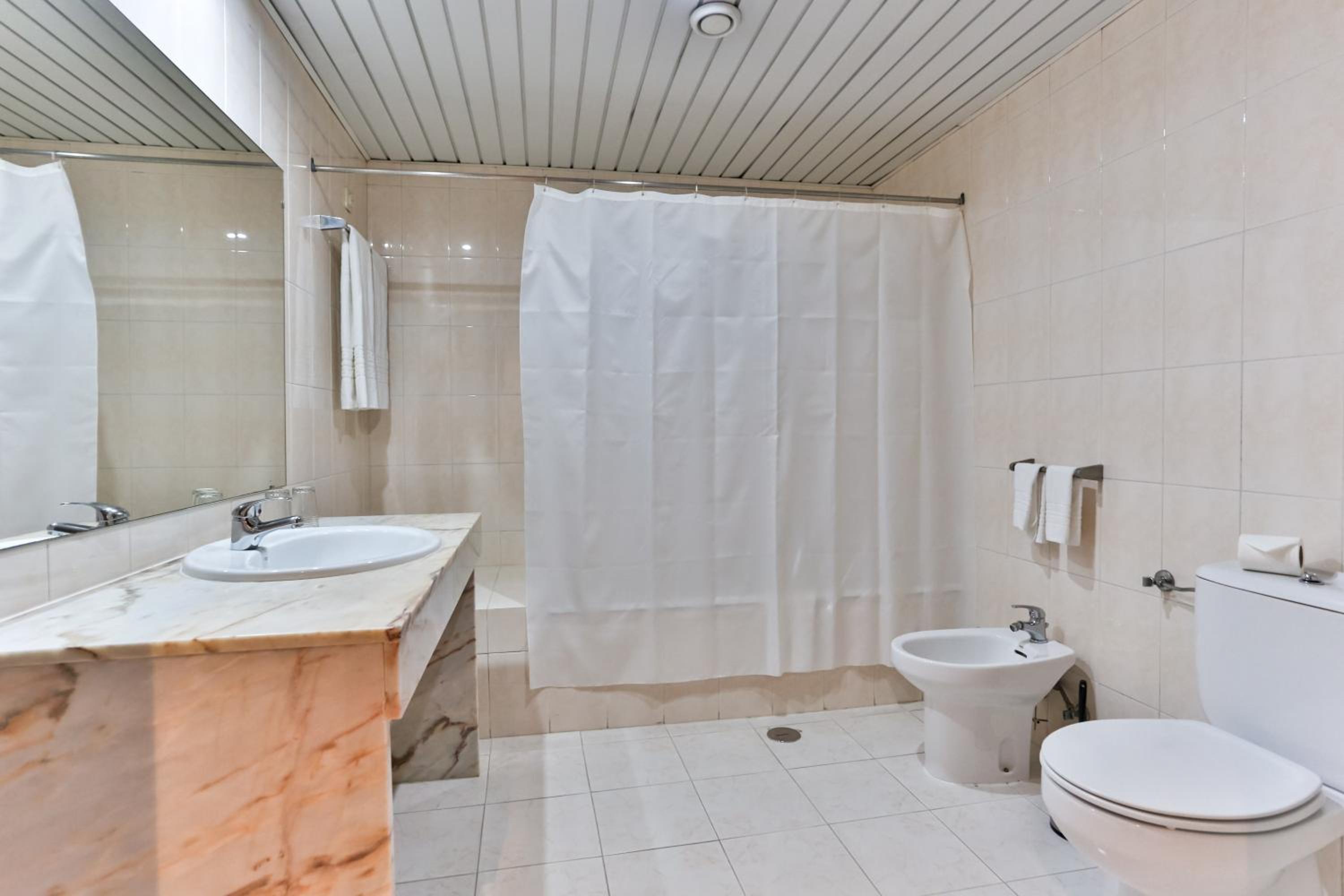 Double Room - Photo 6