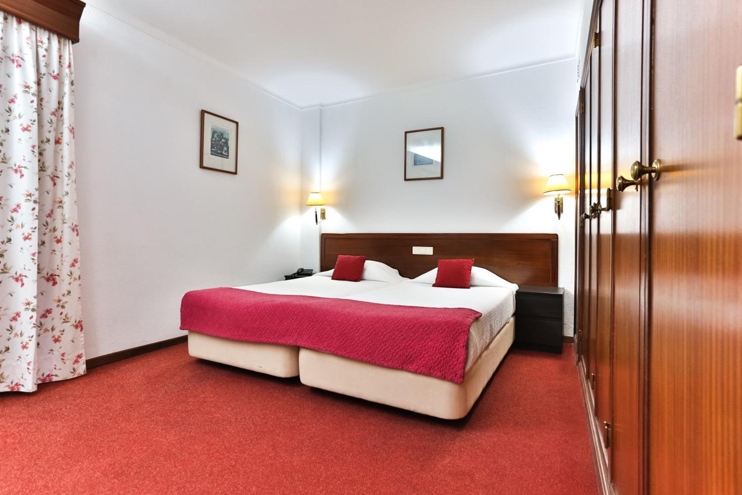 Twin Room - Photo 10