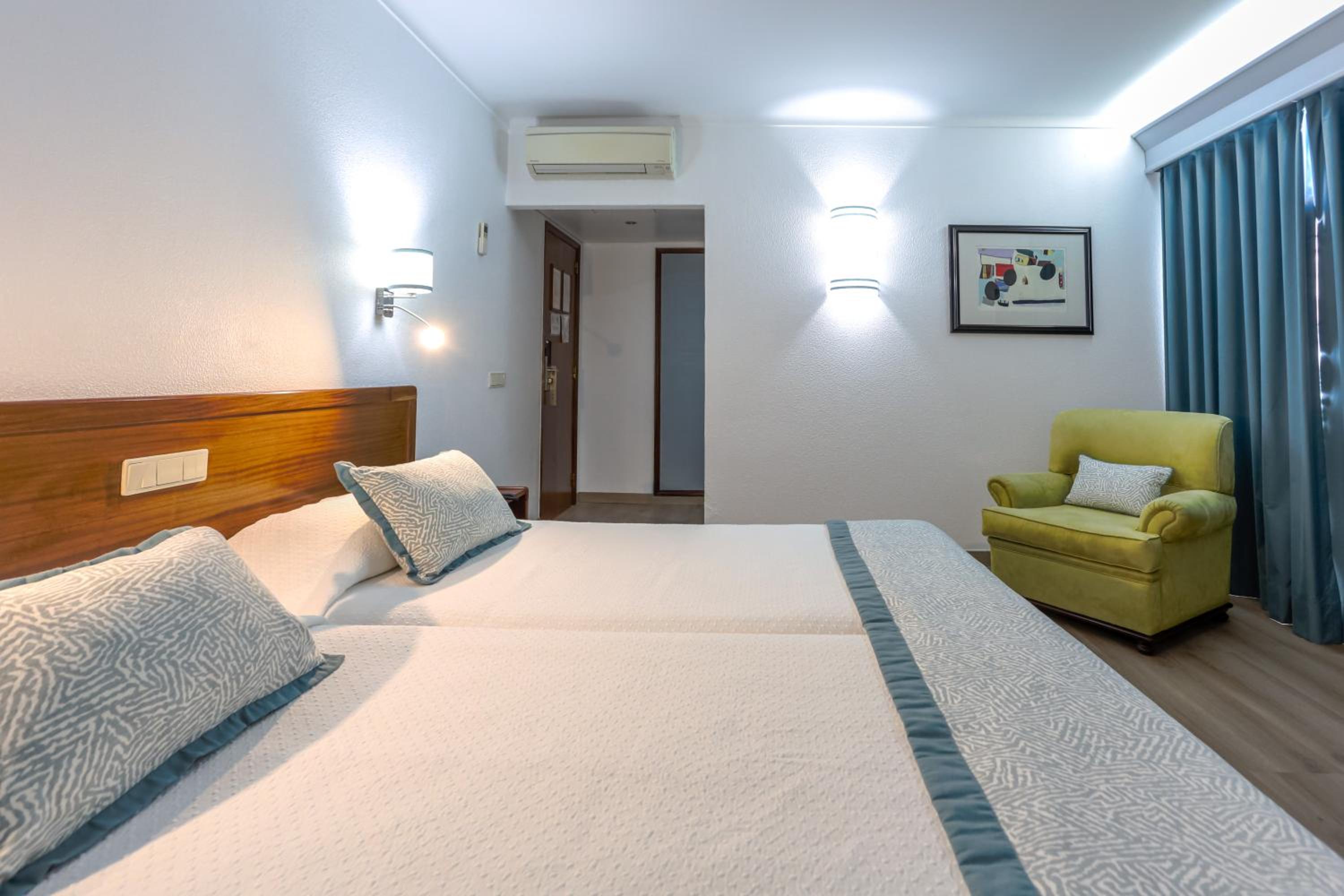 Twin Room - Photo 6
