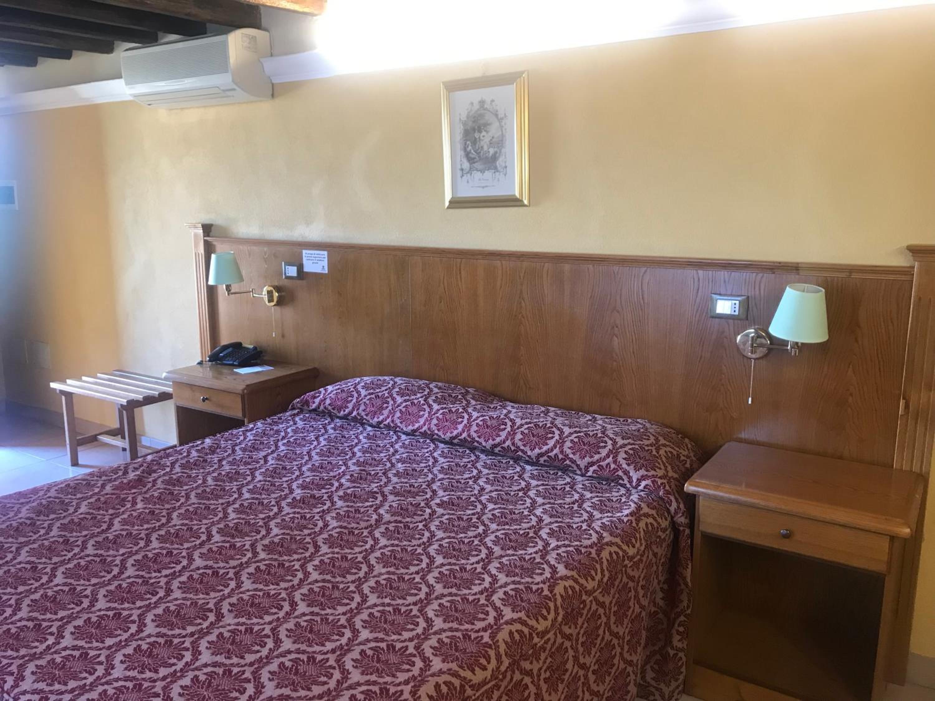 Double Room - Photo 6