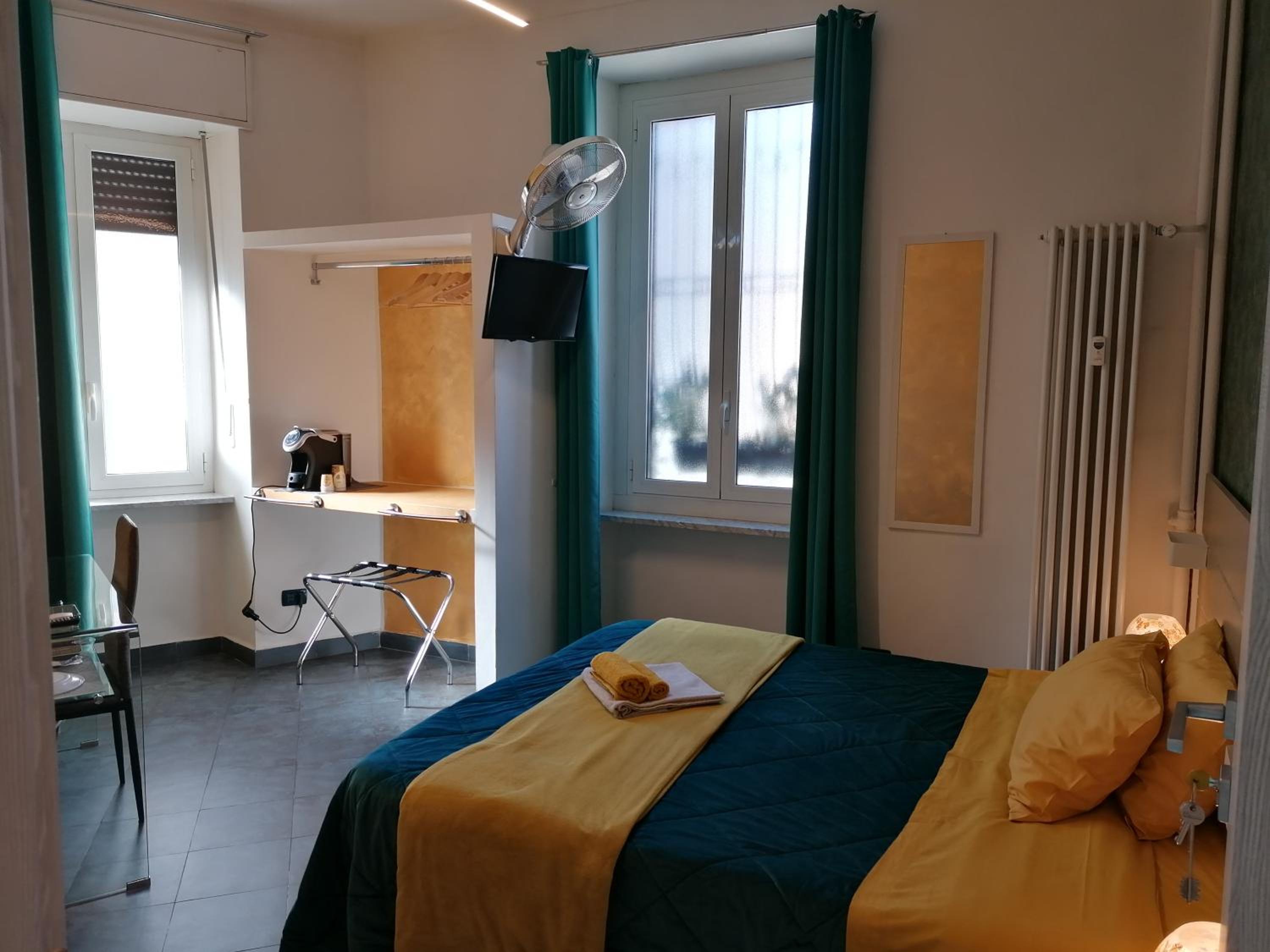 Double or Twin Room with Shared Bathroom photo 2