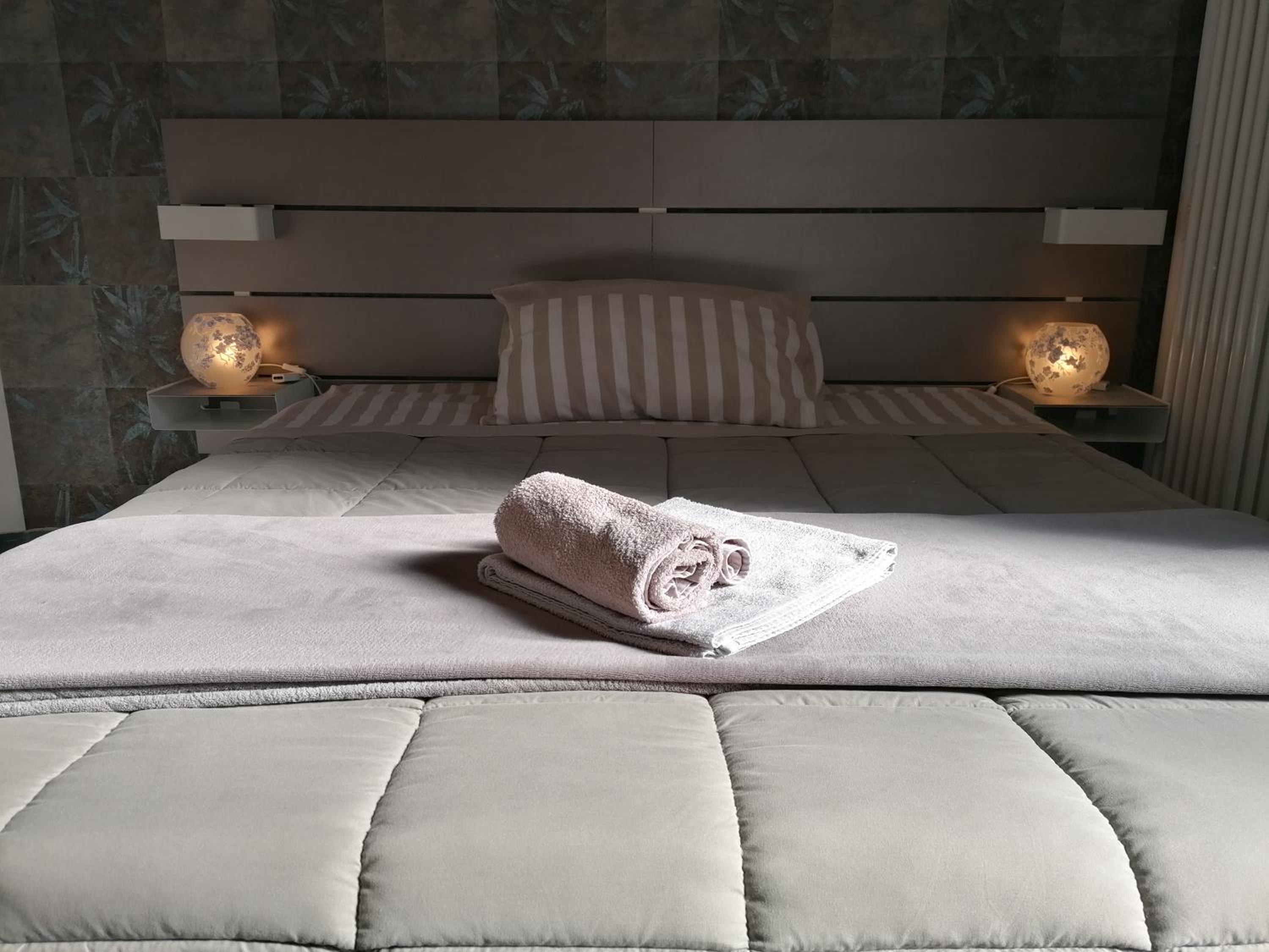 Double or Twin Room with Shared Bathroom photo 1