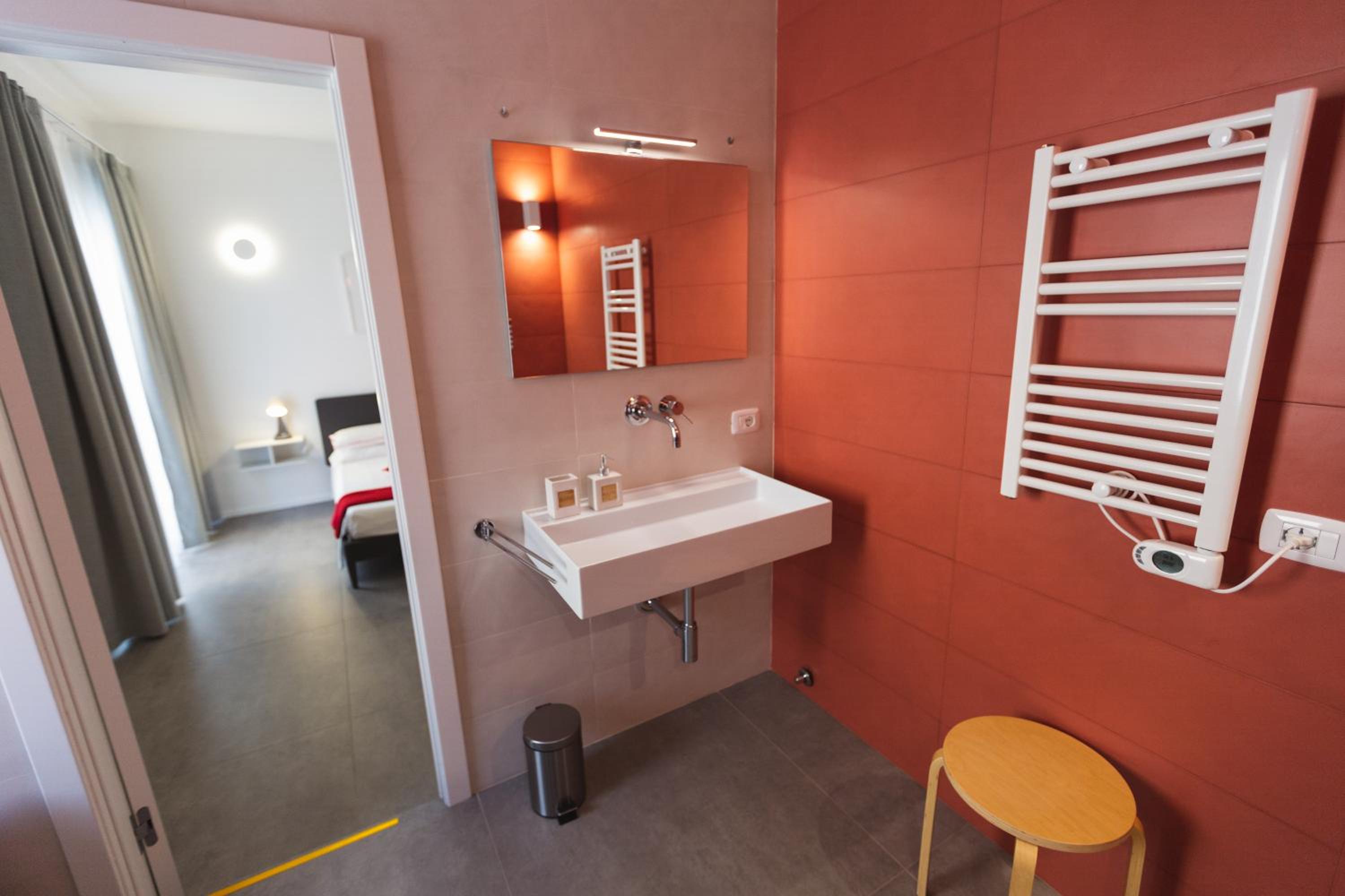Deluxe Double Room with Side Sea View - Photo 8