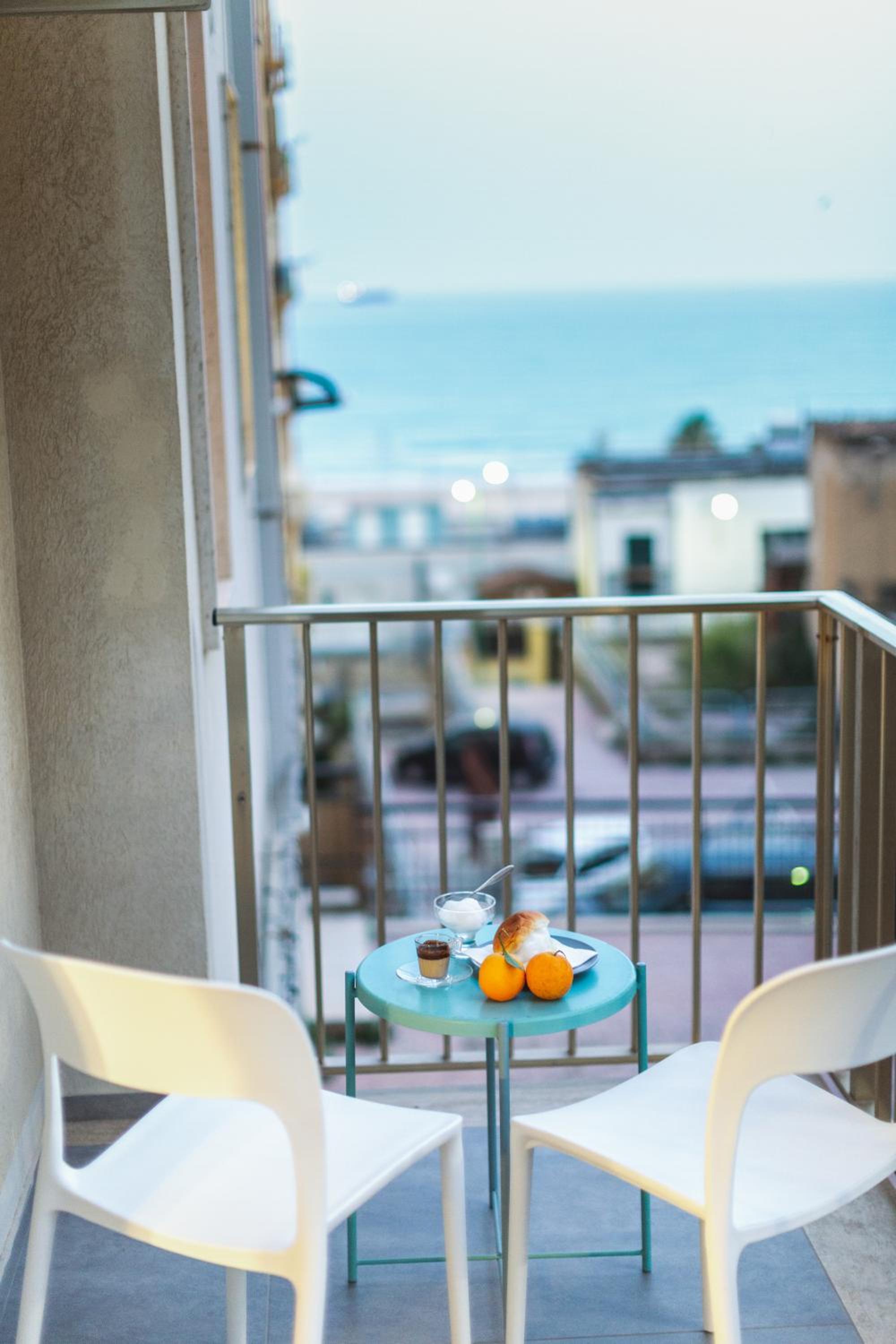 Deluxe Double Room with Side Sea View - Photo 4