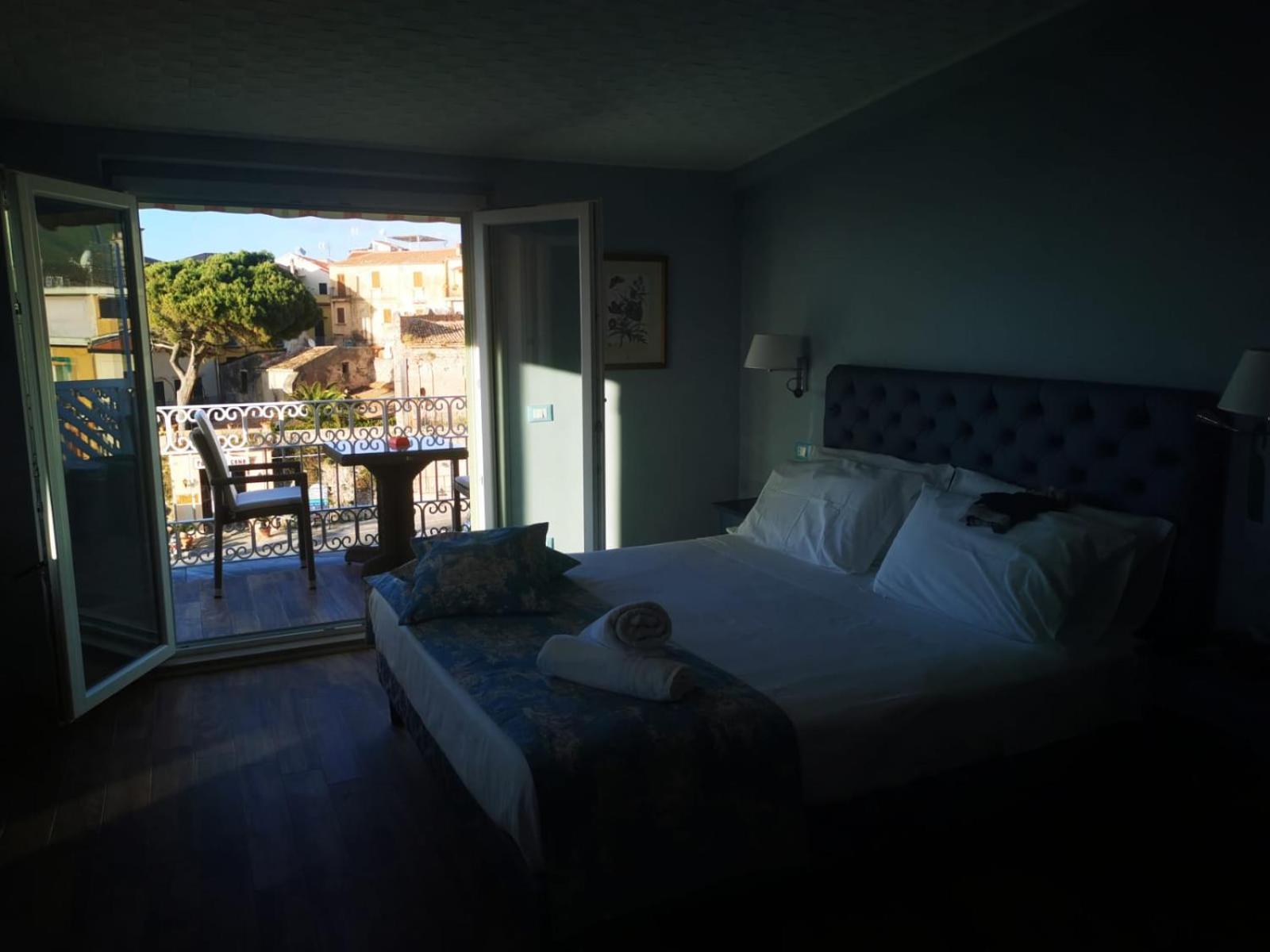 Double Room with Balcony and Sea View