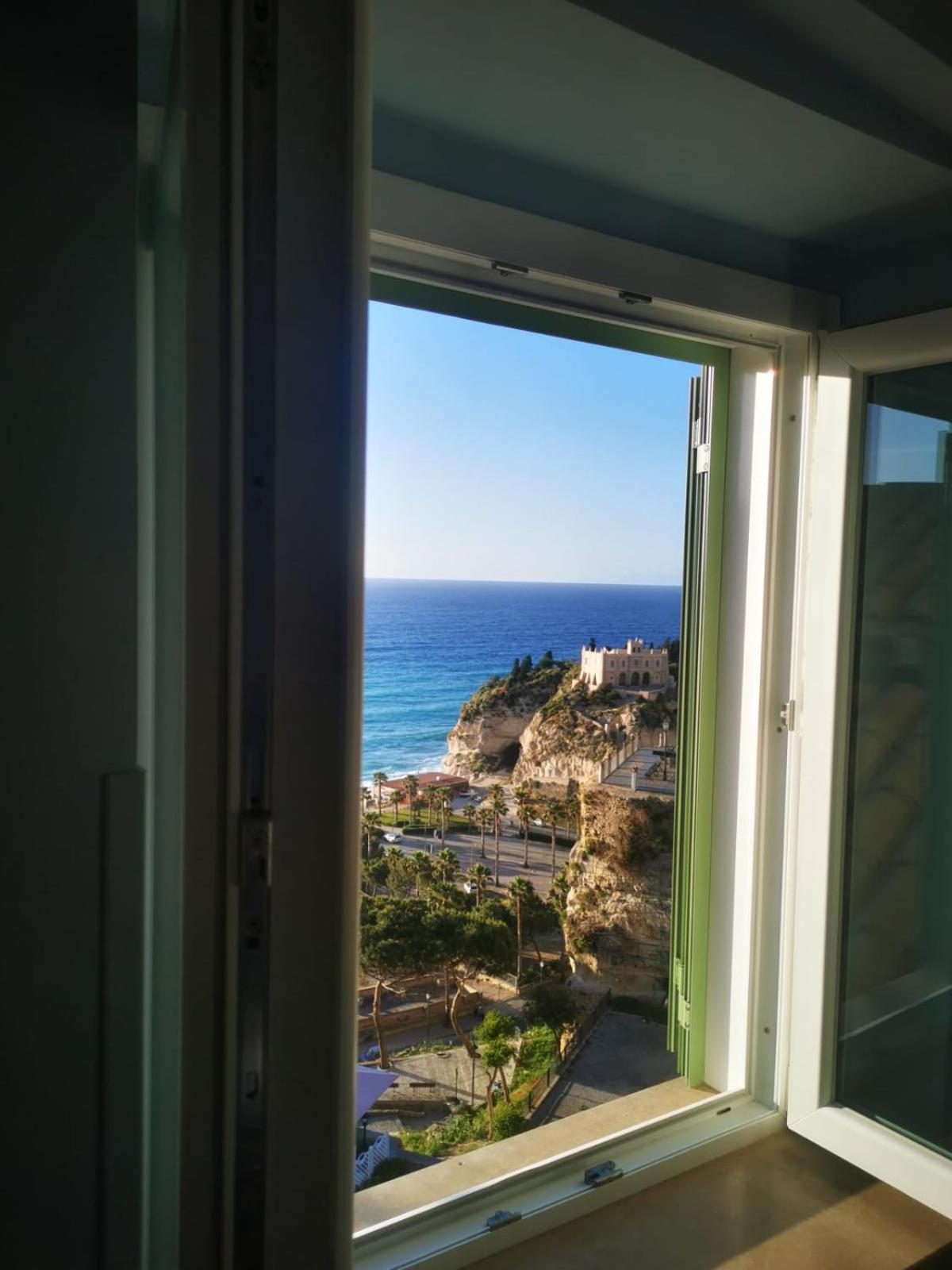 Double Room with Balcony and Sea View photo 2