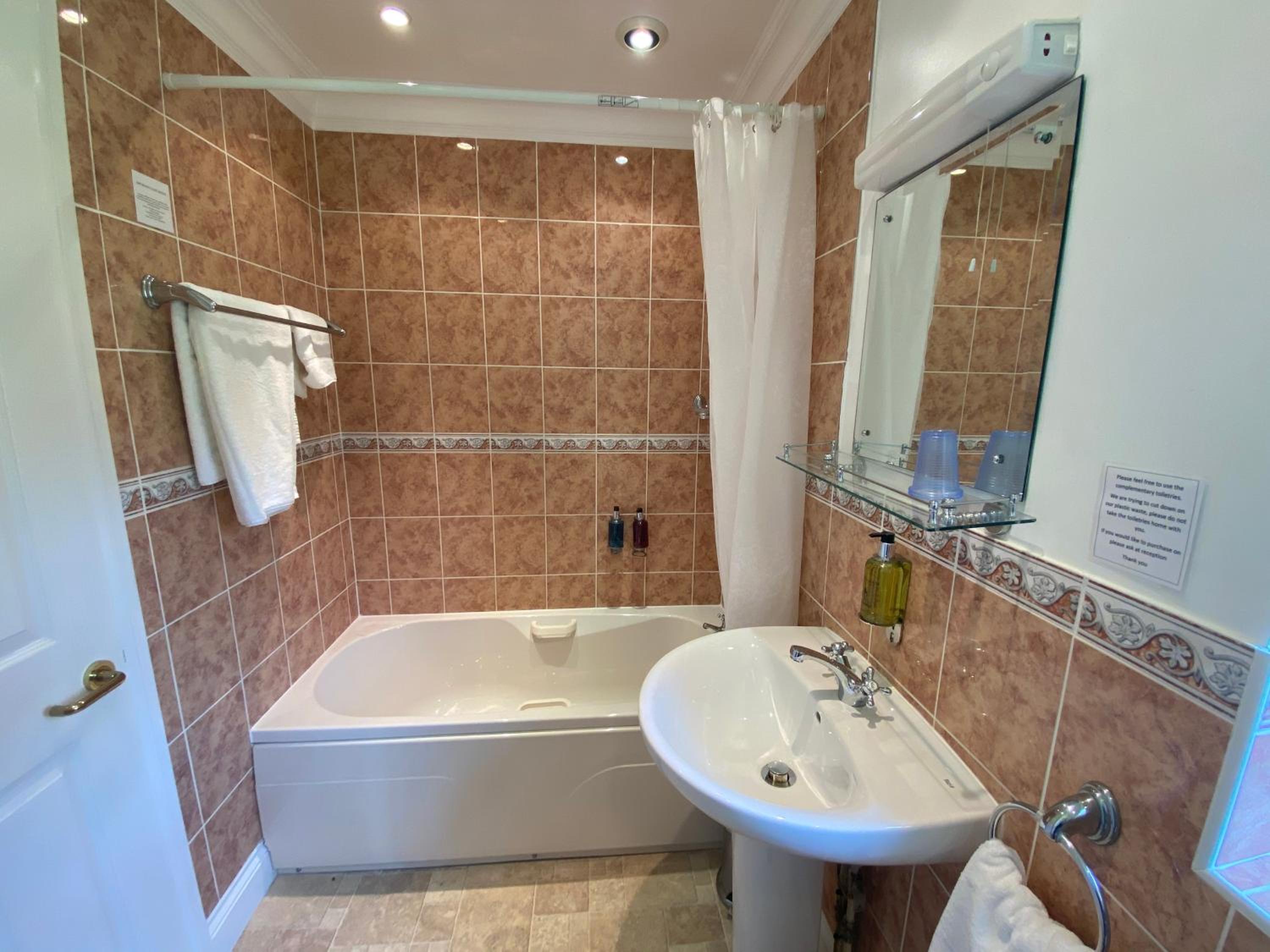 Double Room - Disability Access - Photo 4