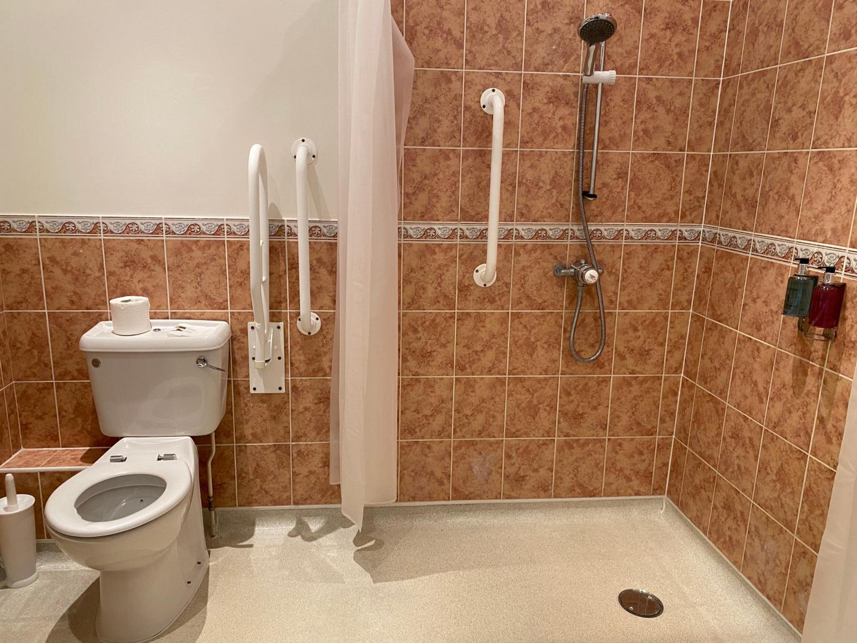 Double or Twin Room - Disability Access - Photo 5