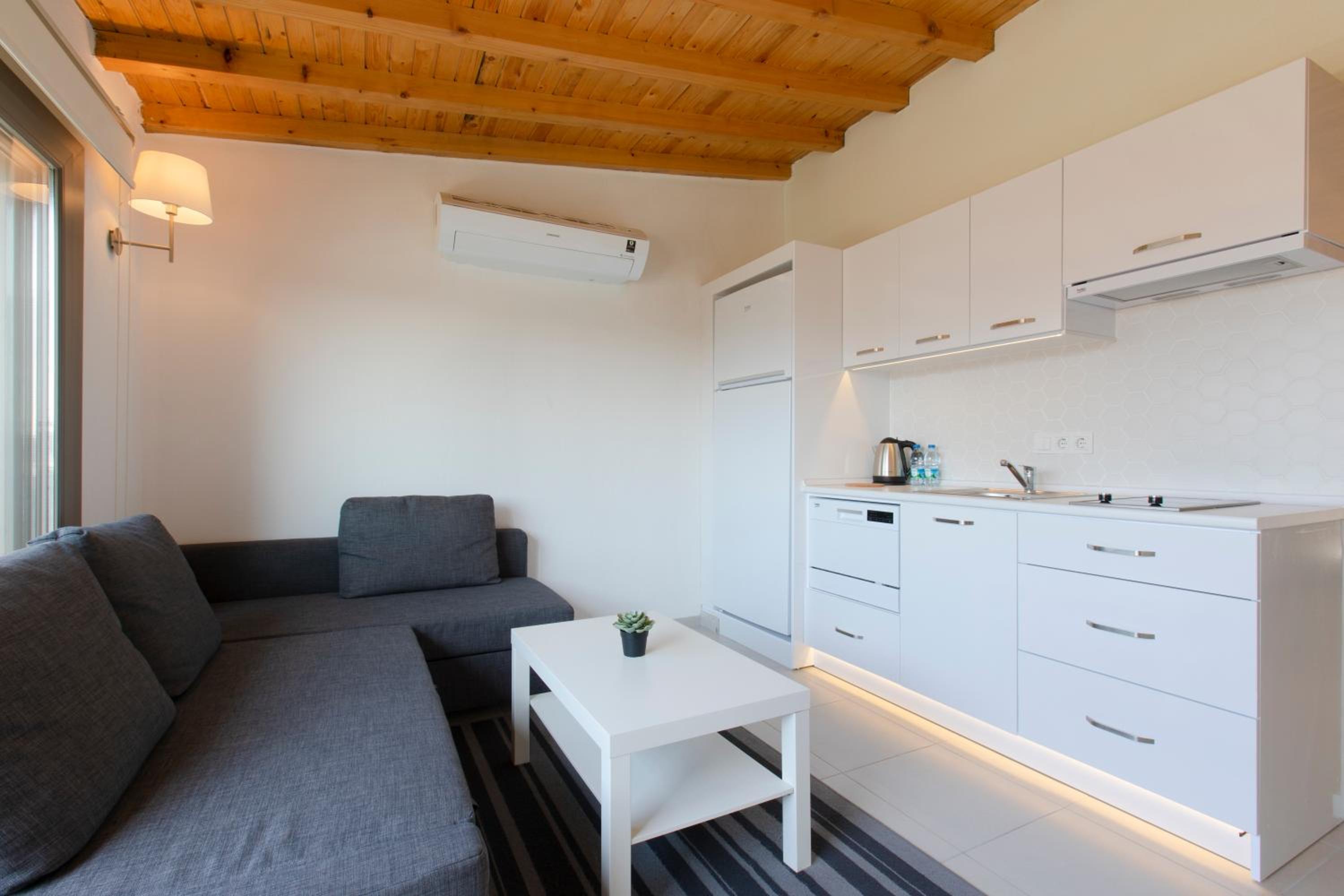 Suite Apartment - Photo 16