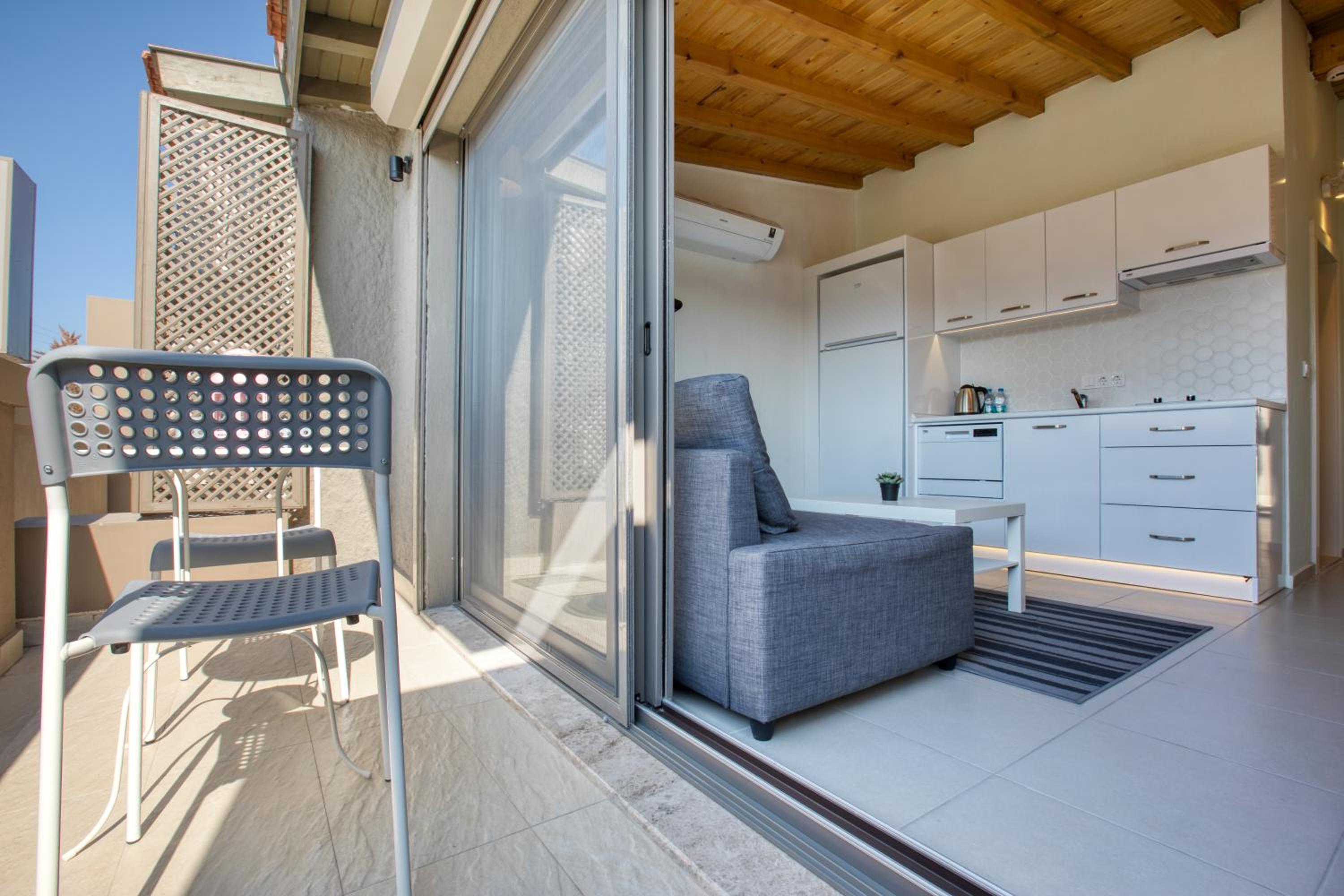Suite Apartment - Photo 13