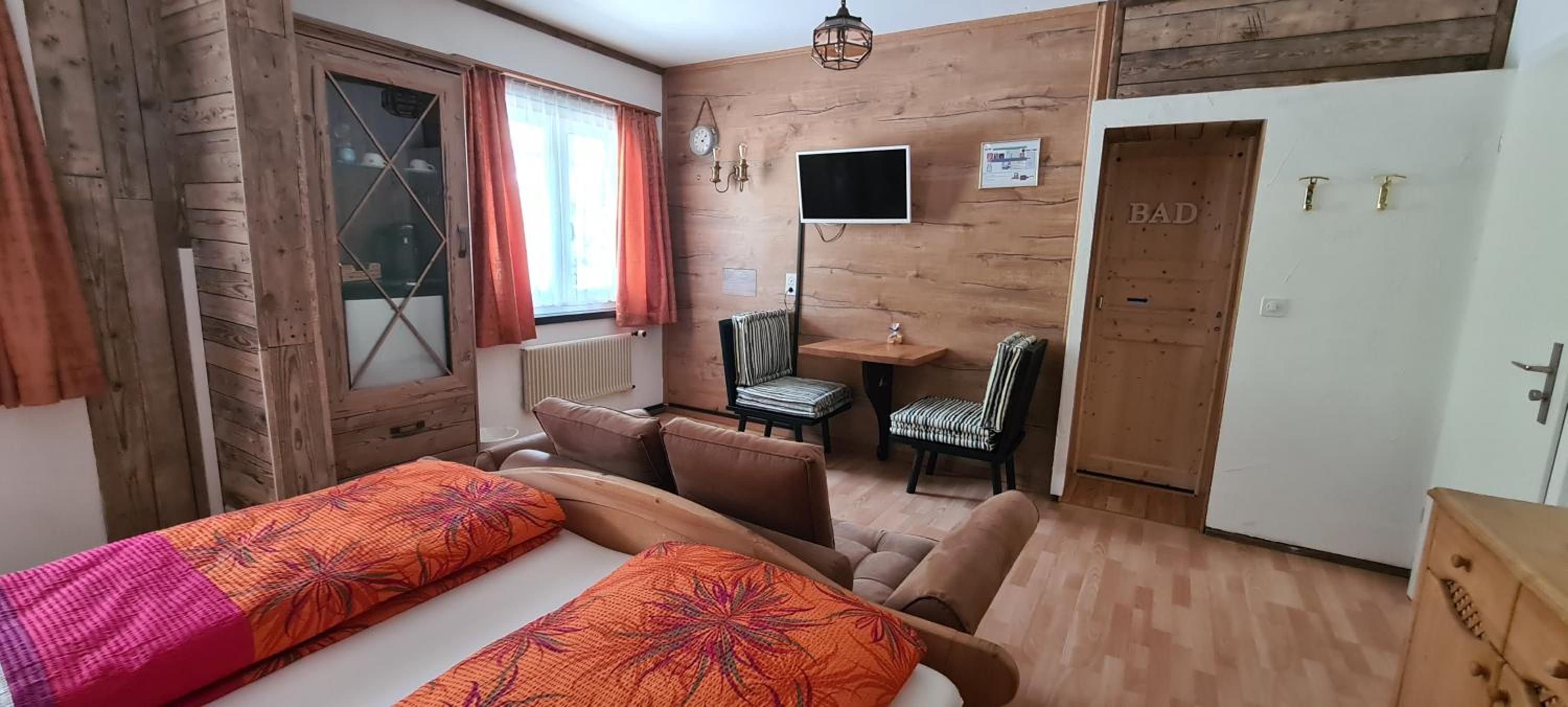 Deluxe Double Room with Bath photo 3