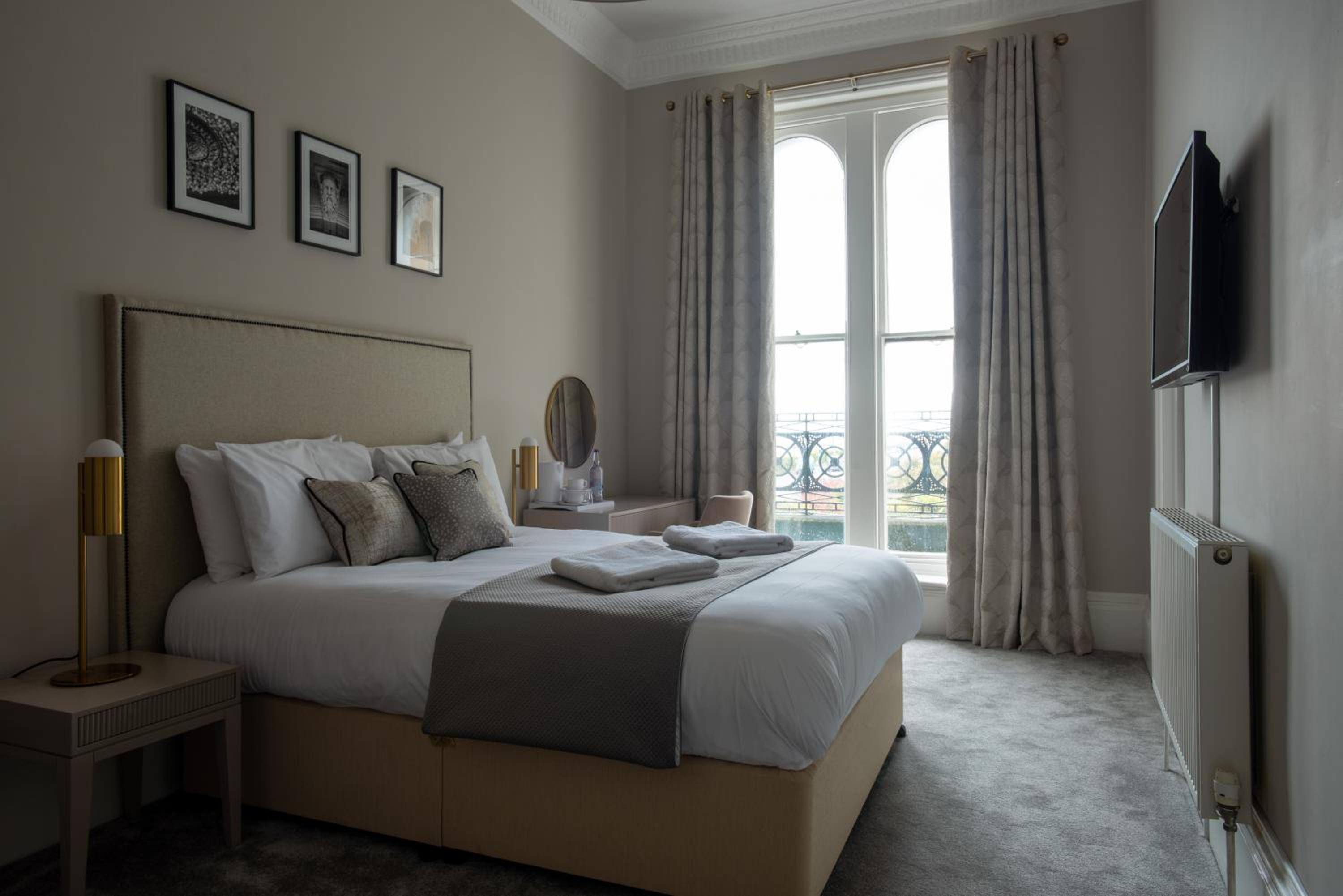 Superior Double Room with Side Sea View