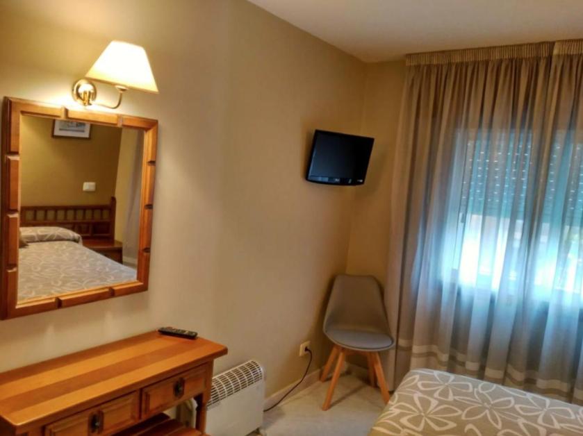 Budget Double Room - Photo 3
