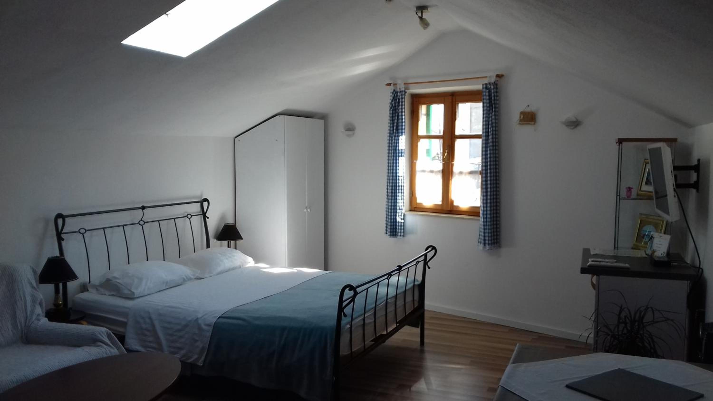 Studio with Balcony - Photo 17