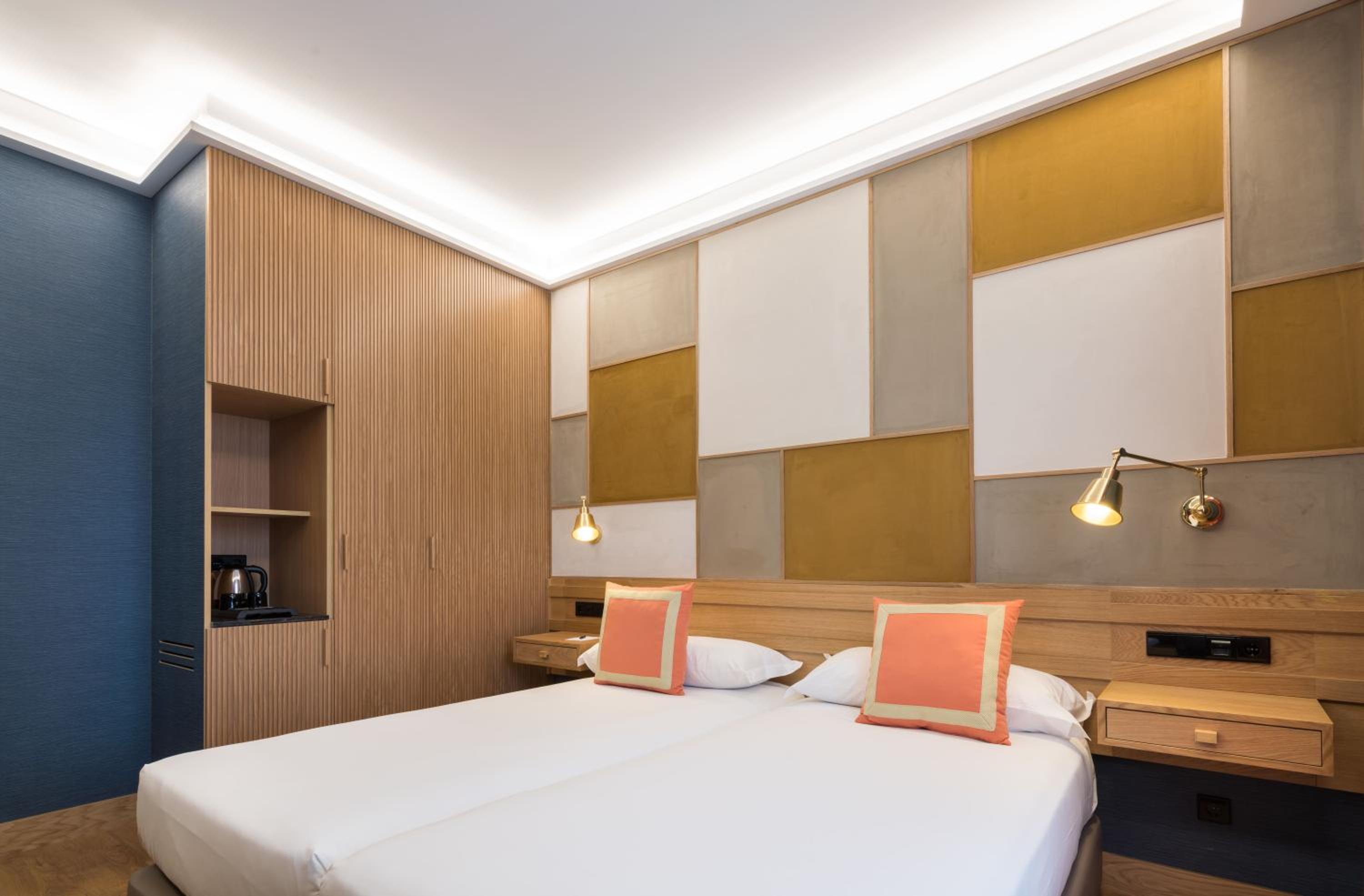 Double or Twin Room - Photo 3