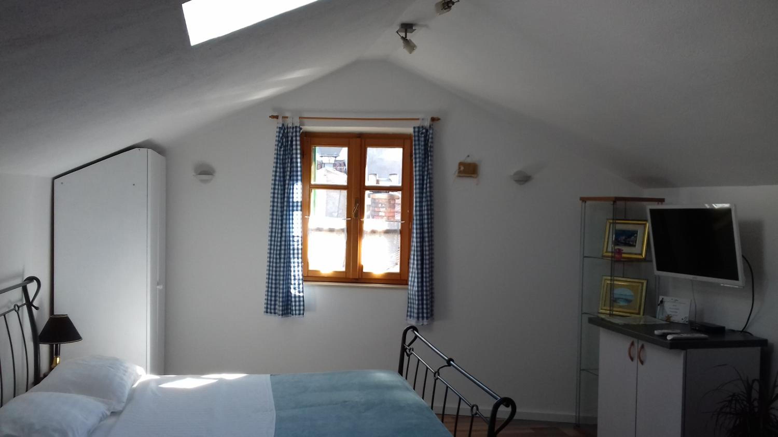Studio with Balcony - Photo 1